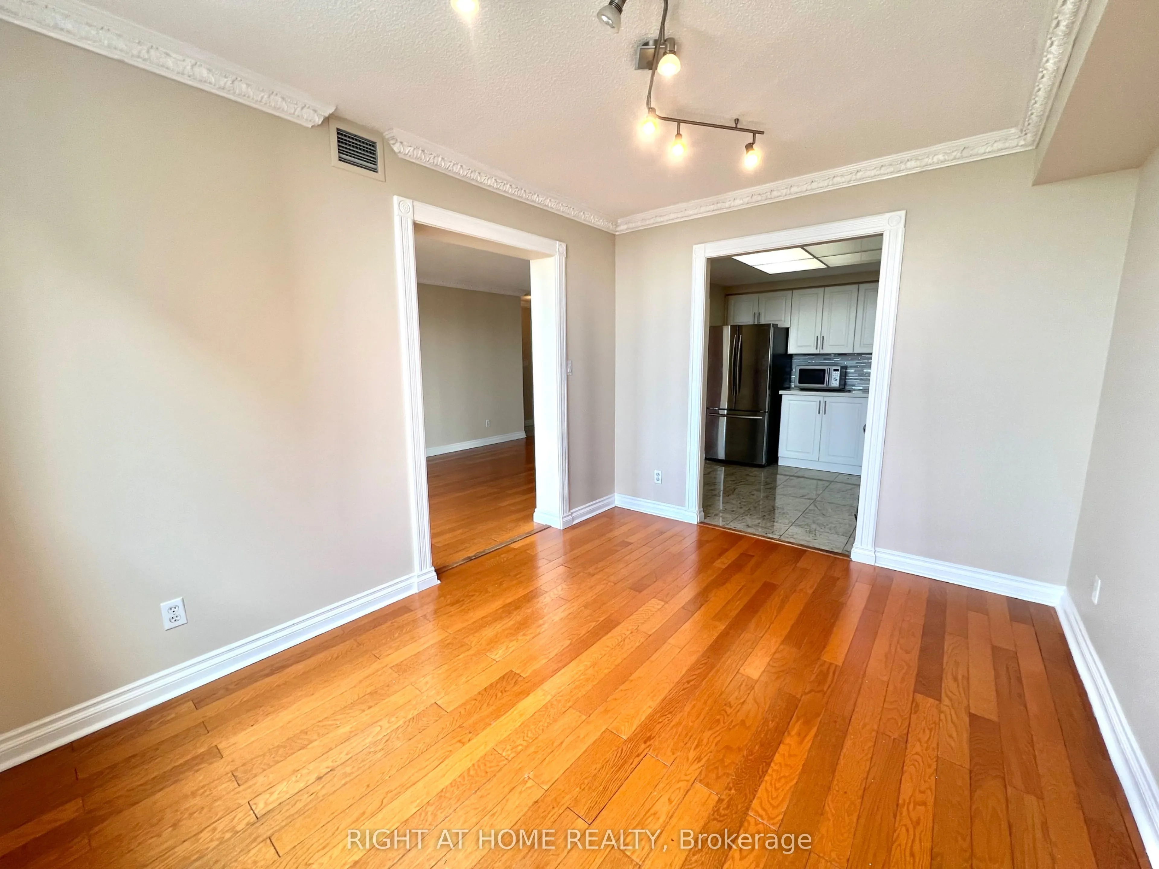 135 Hillcrest Avenue, #1507