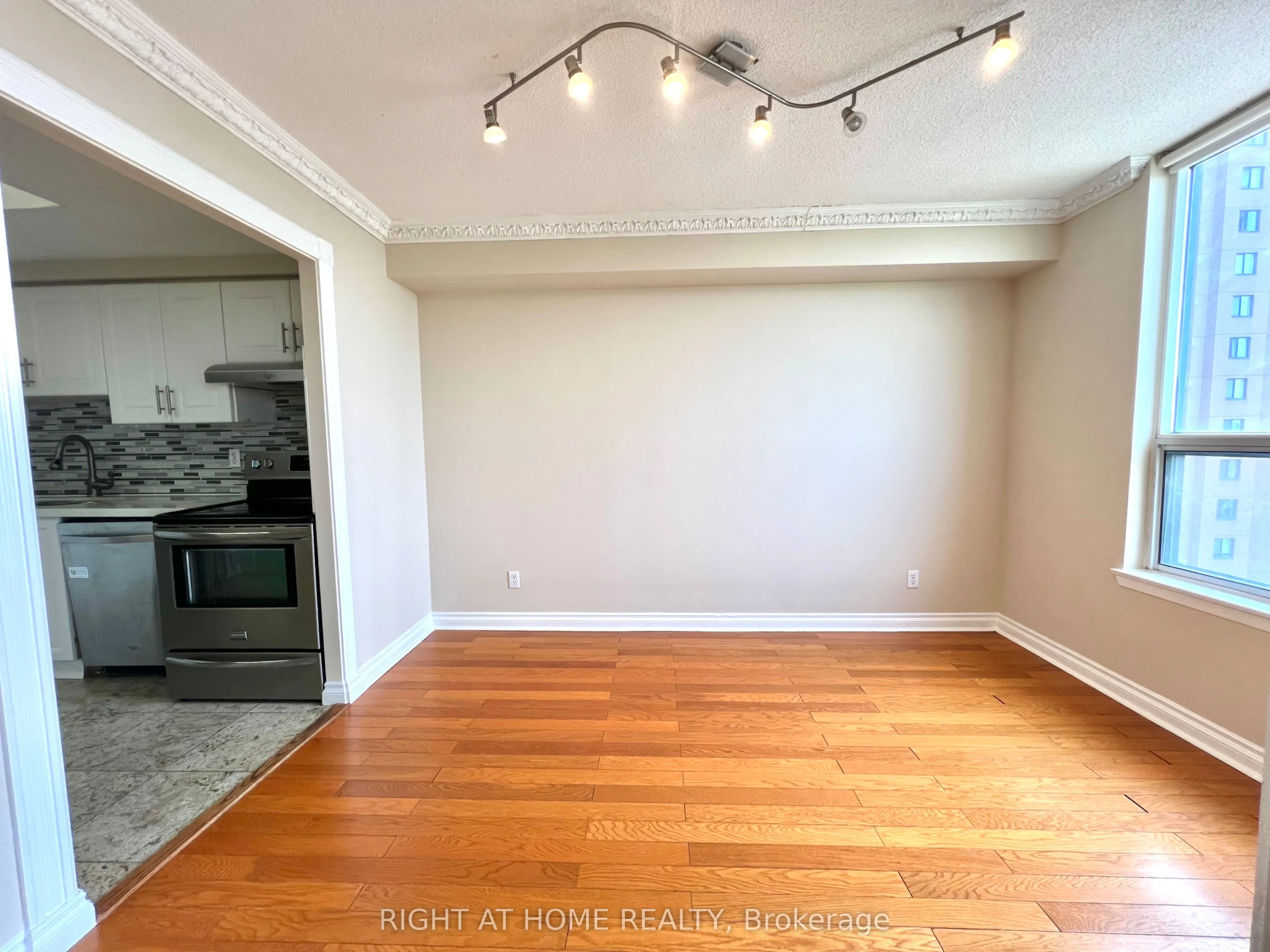 135 Hillcrest Avenue, #1507