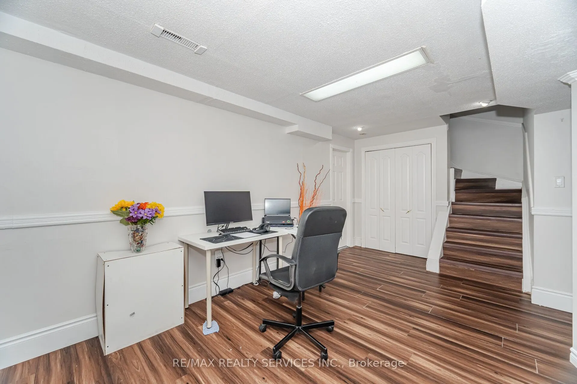 16 Vivians Crescent