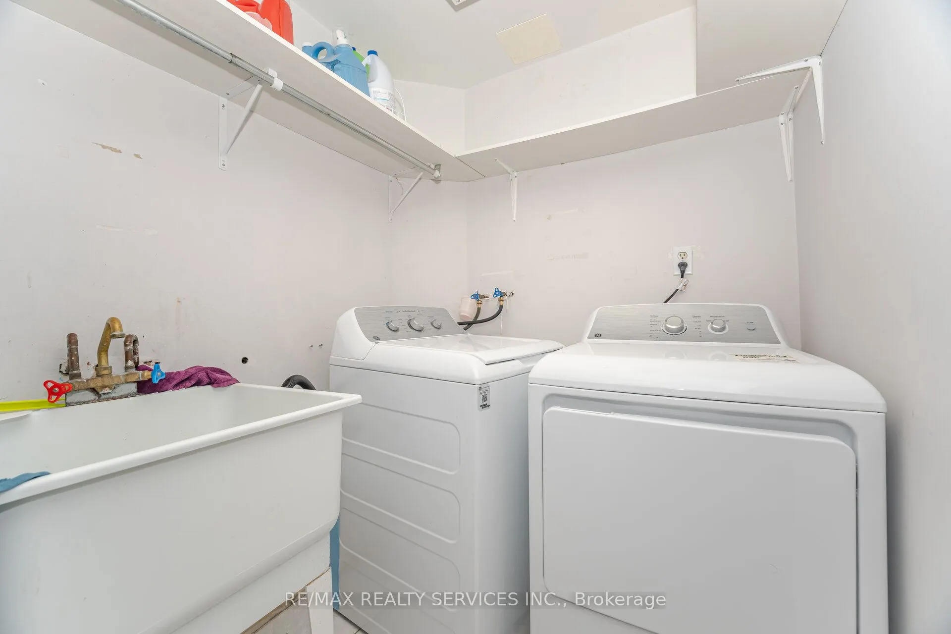 16 Vivians Crescent