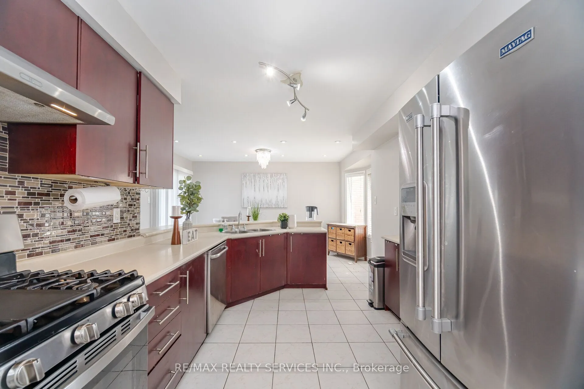 16 Vivians Crescent
