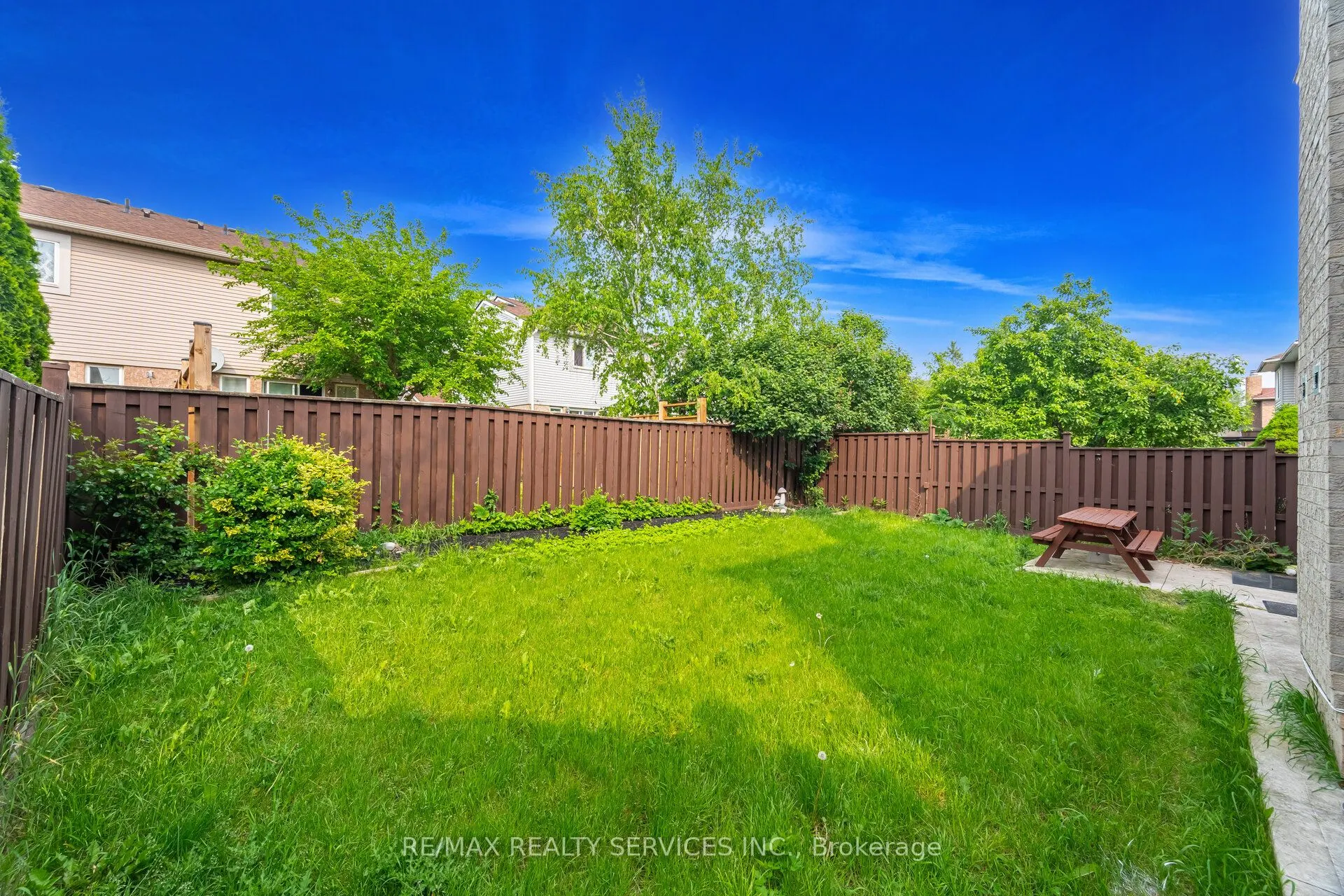 16 Vivians Crescent