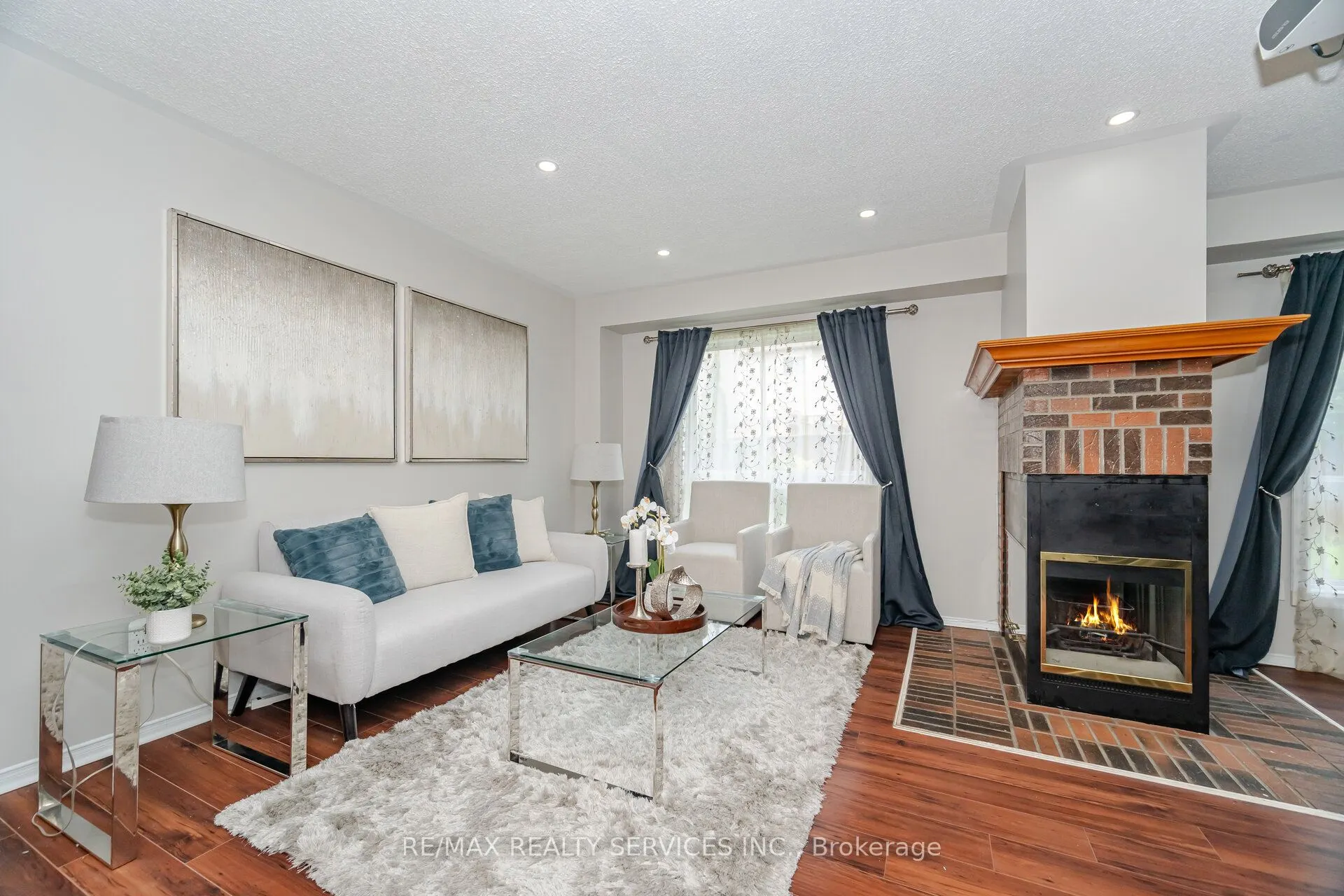16 Vivians Crescent