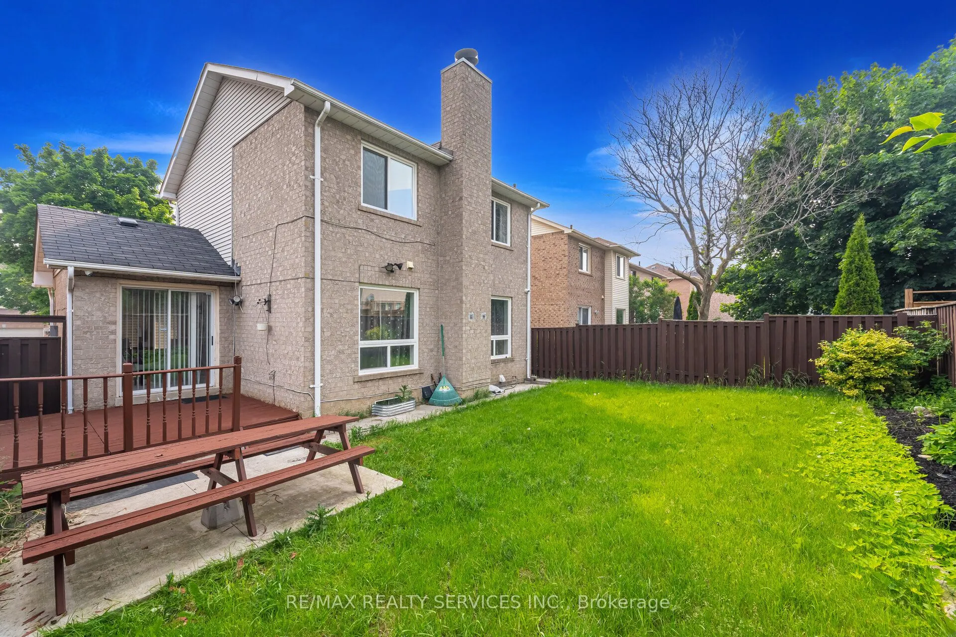 16 Vivians Crescent