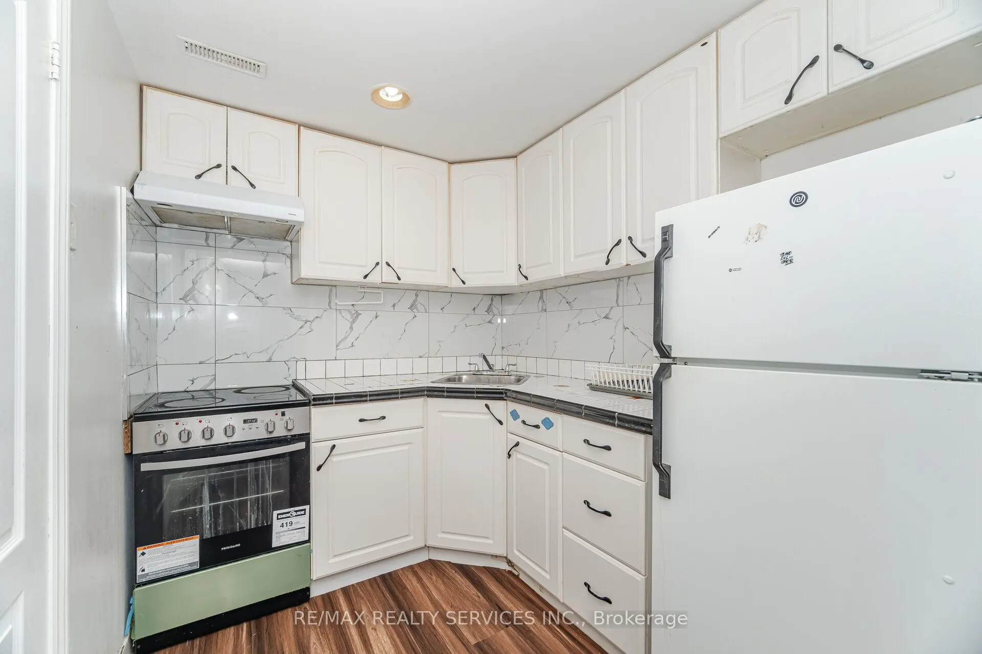 16 Vivians Crescent