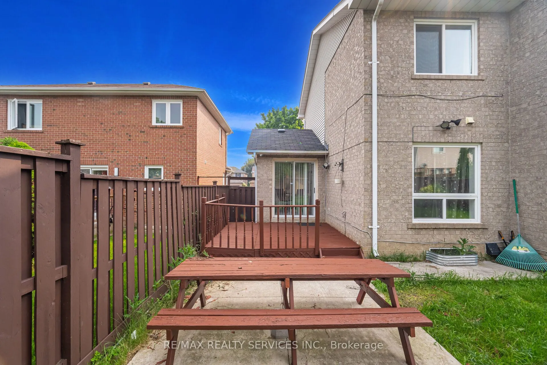 16 Vivians Crescent