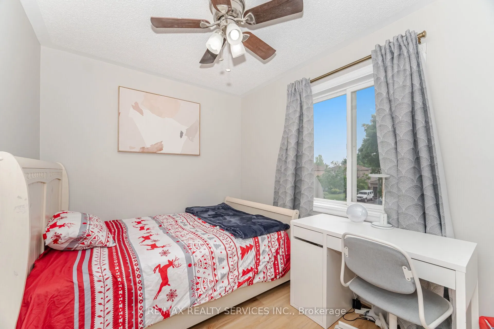 16 Vivians Crescent
