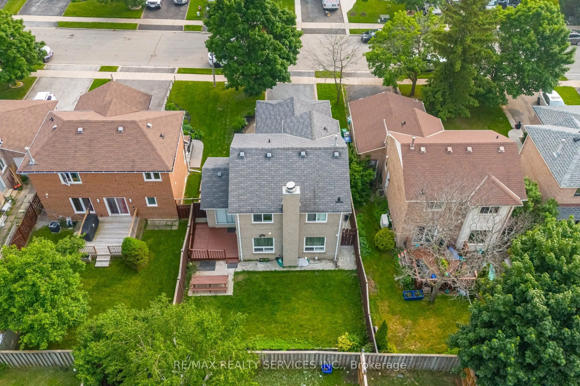 16 Vivians Crescent