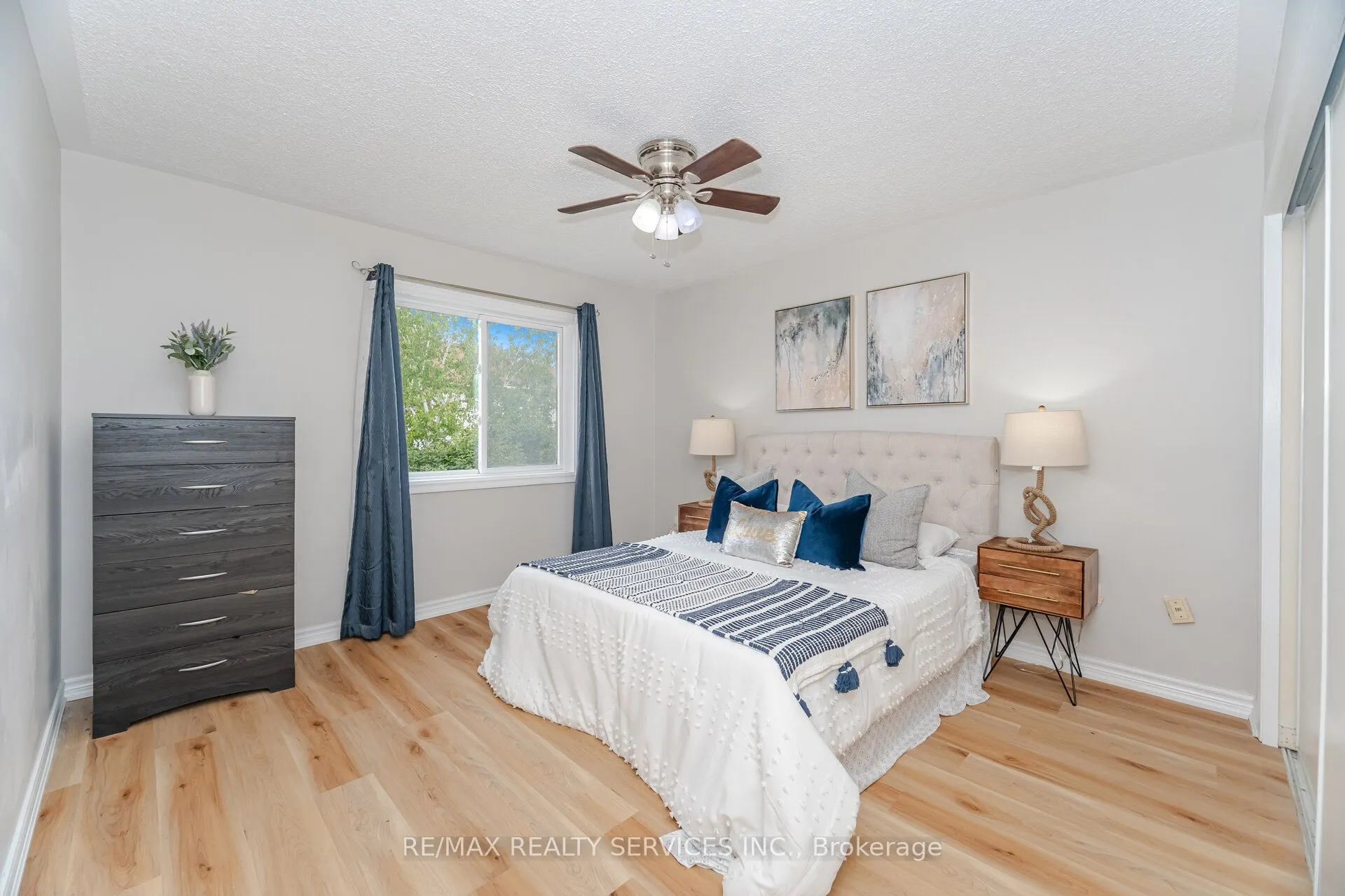 16 Vivians Crescent