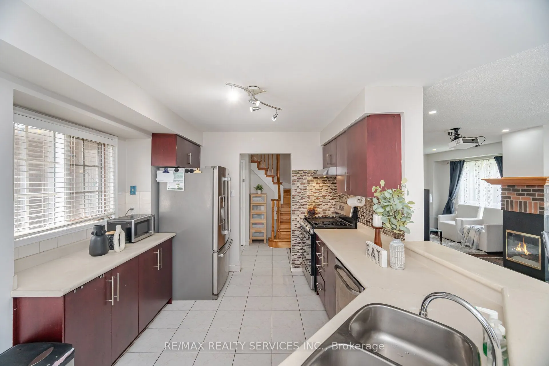 16 Vivians Crescent