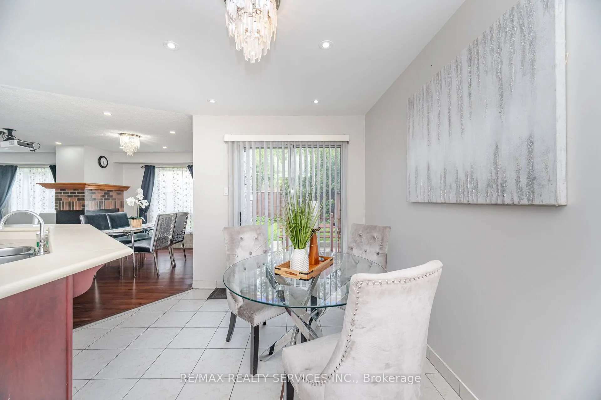 16 Vivians Crescent