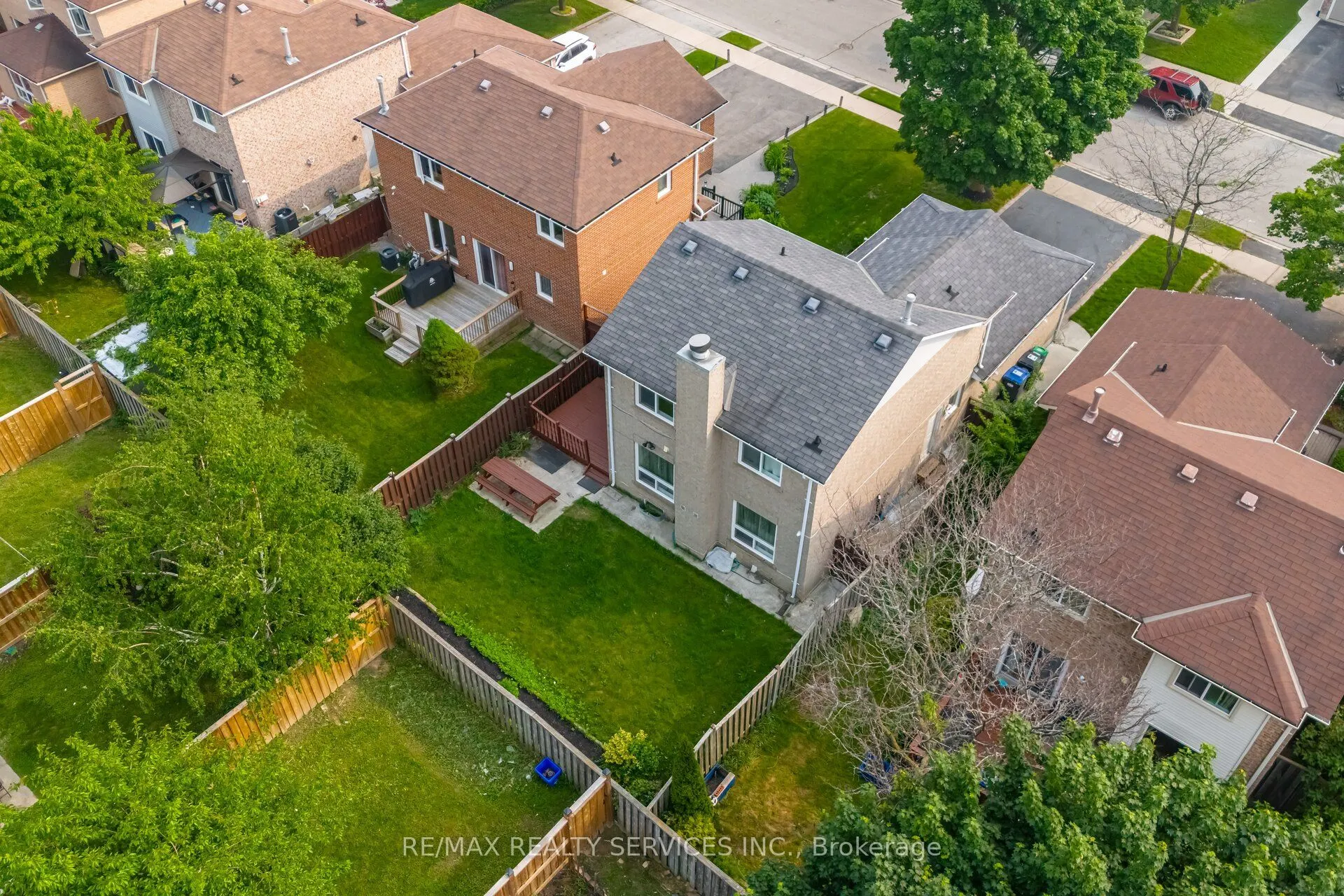 16 Vivians Crescent