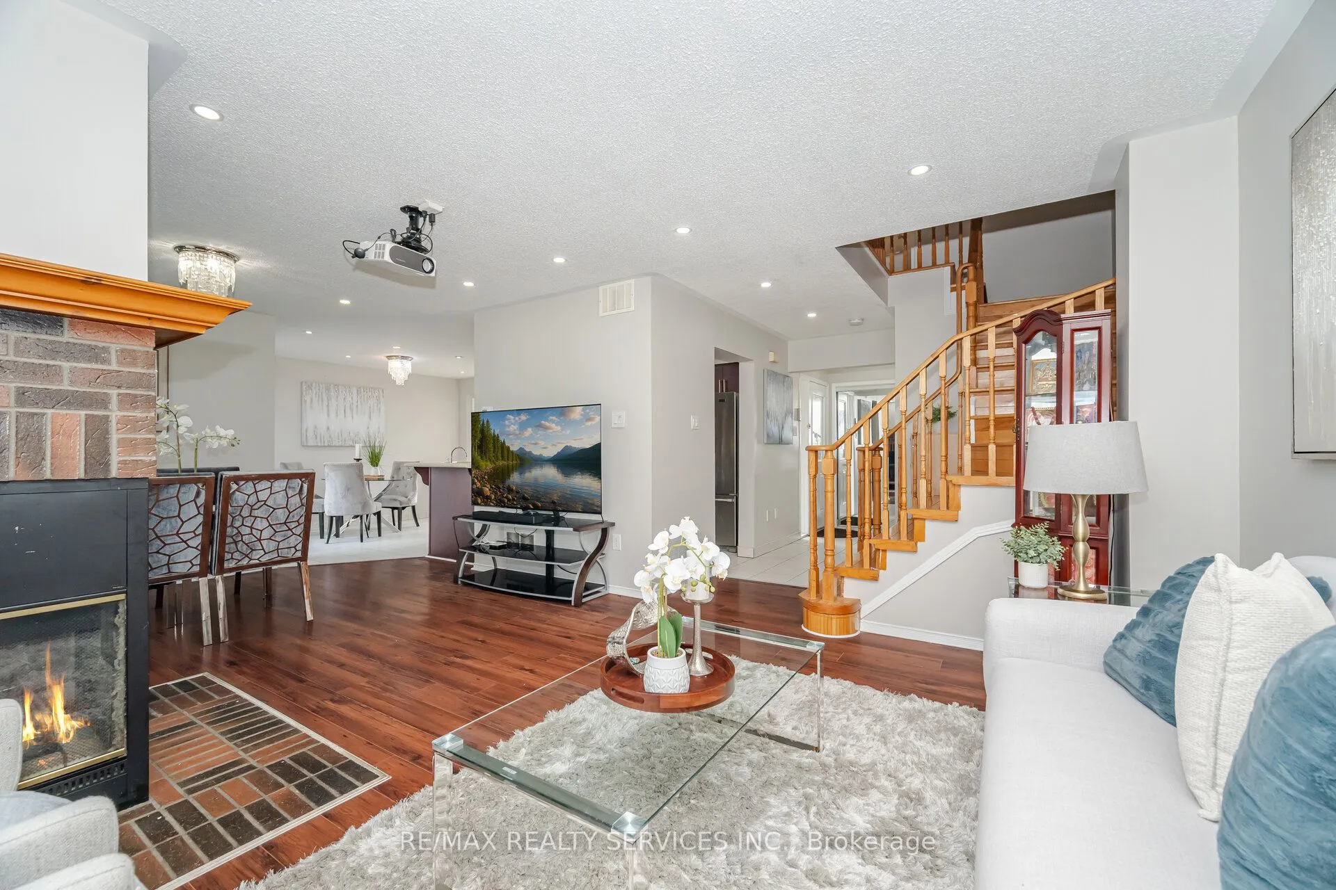16 Vivians Crescent
