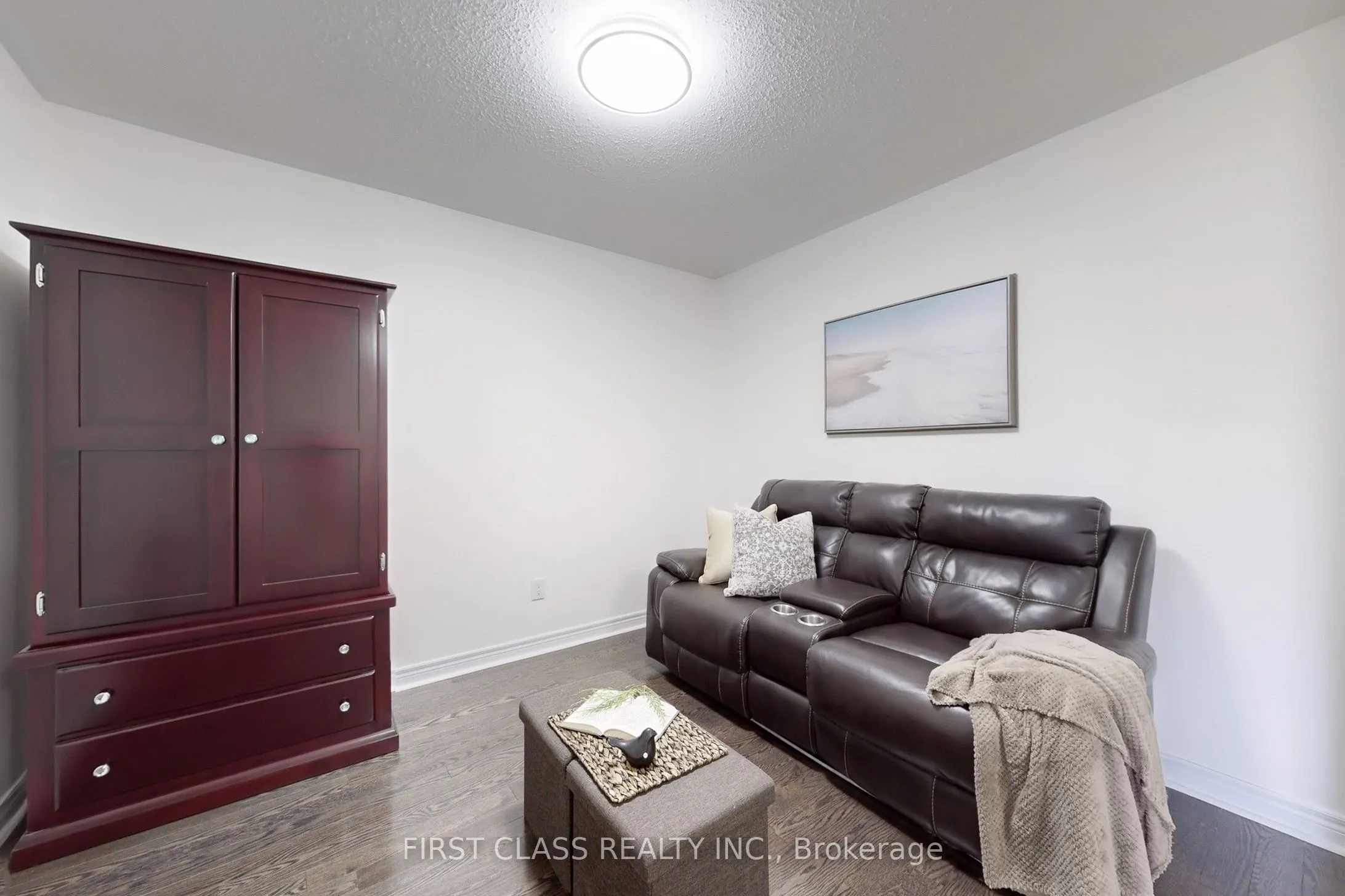 128 Sky Harbour Drive