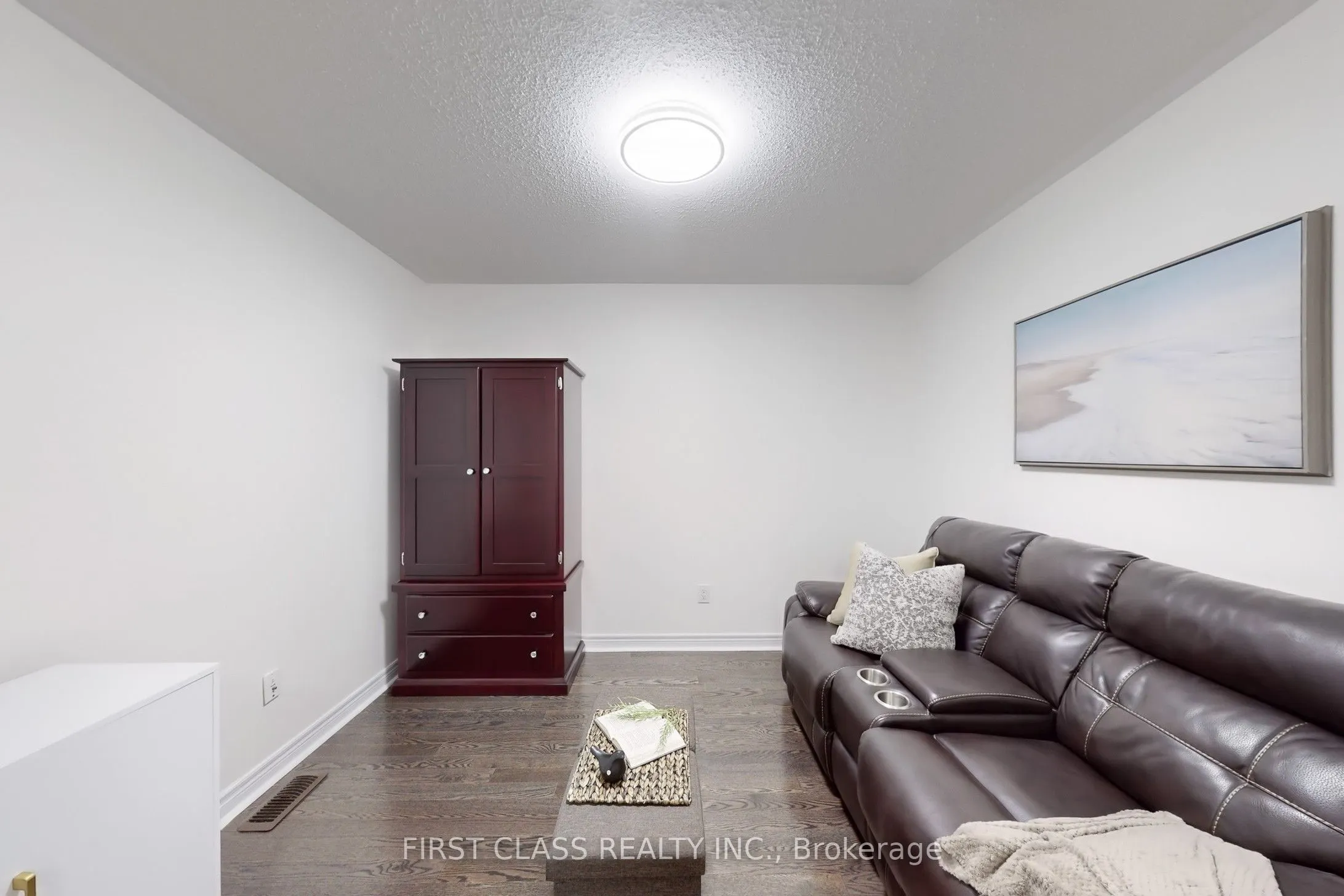 128 Sky Harbour Drive