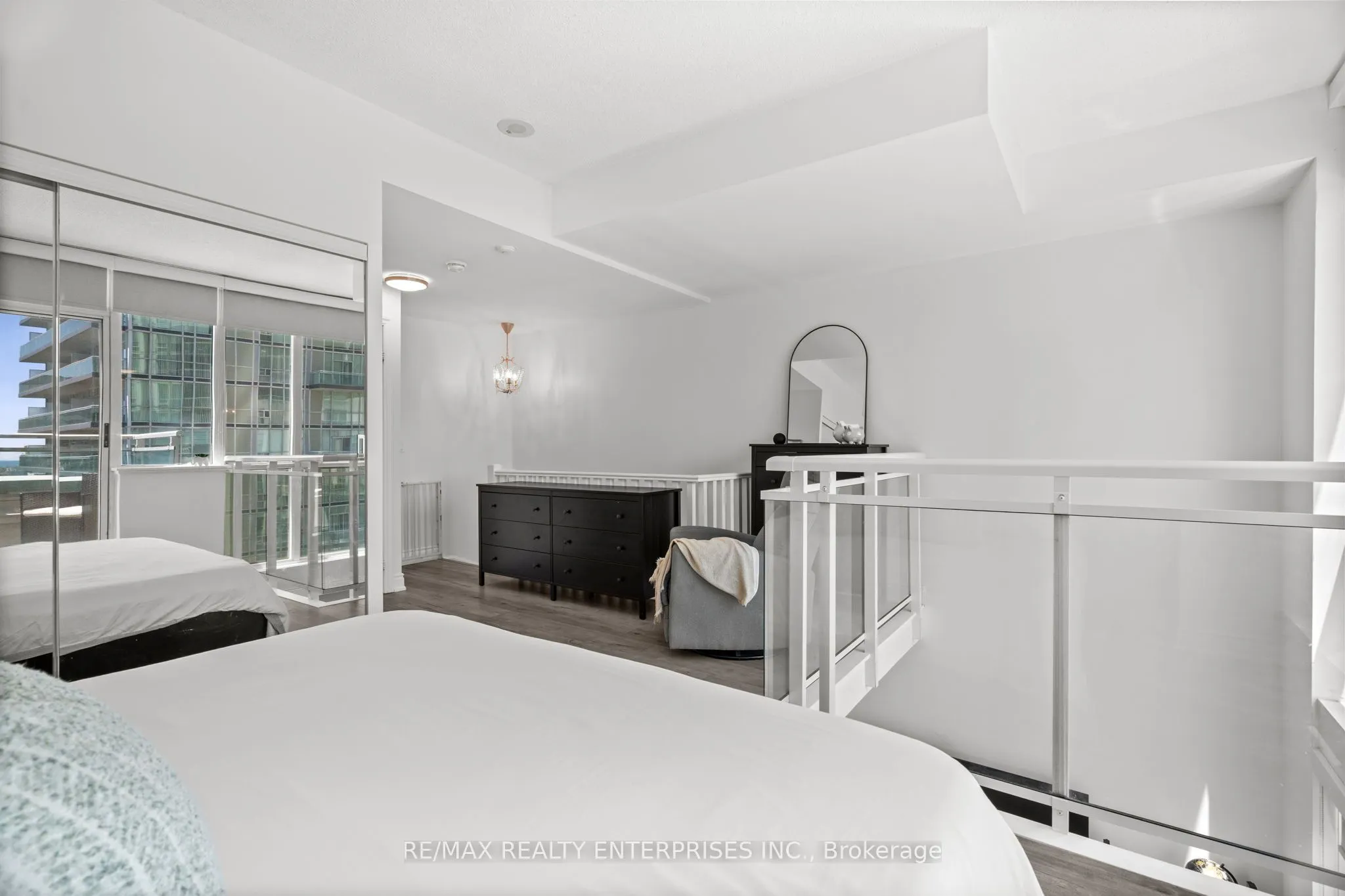 220 Burnhamthorpe Road W, #916