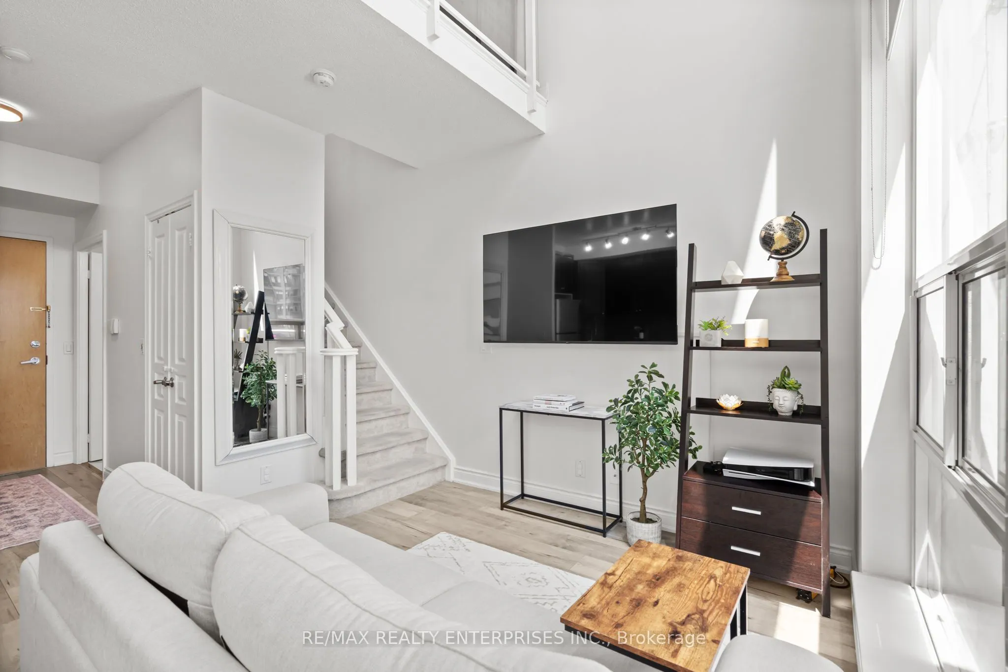 220 Burnhamthorpe Road W, #916