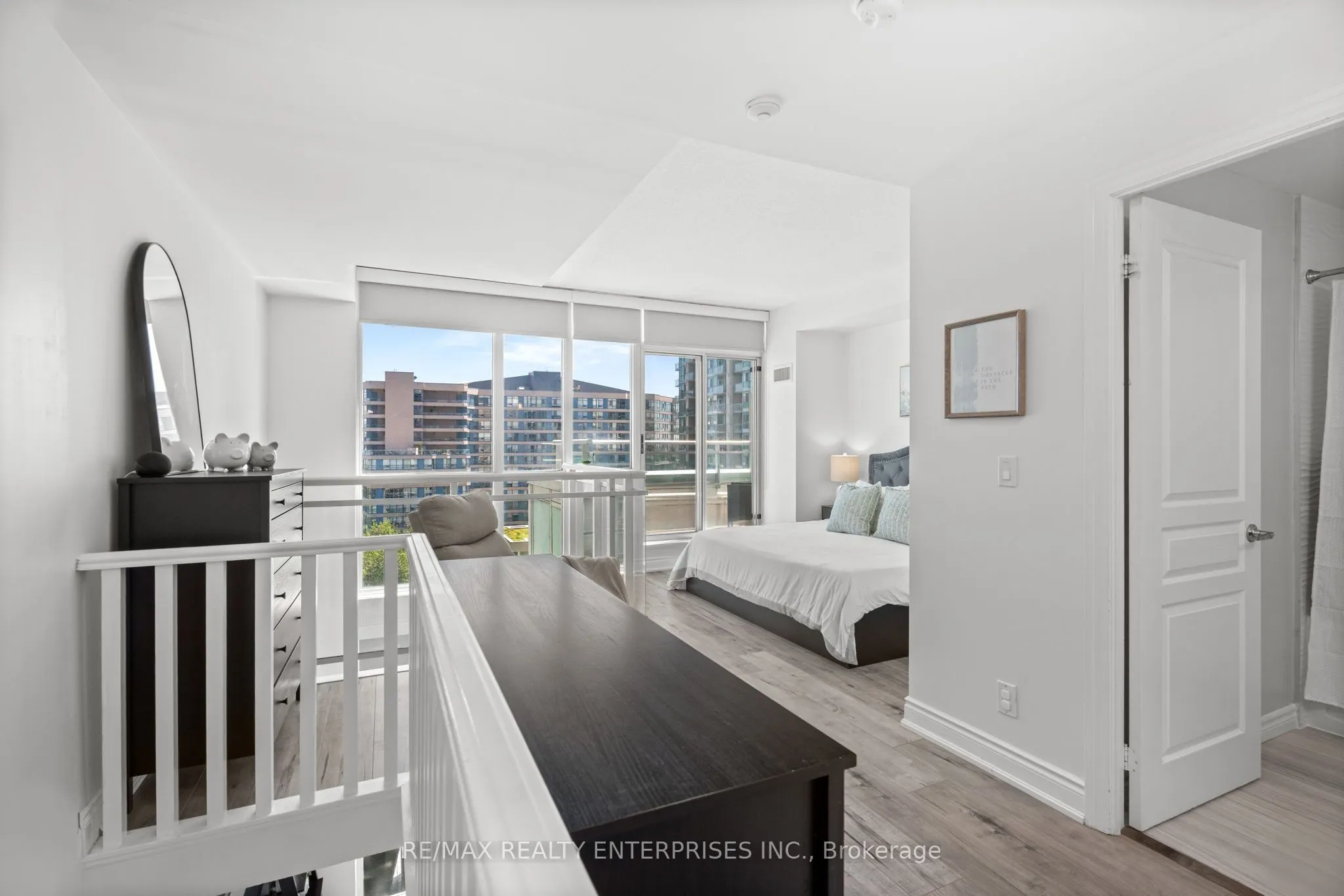 220 Burnhamthorpe Road W, #916