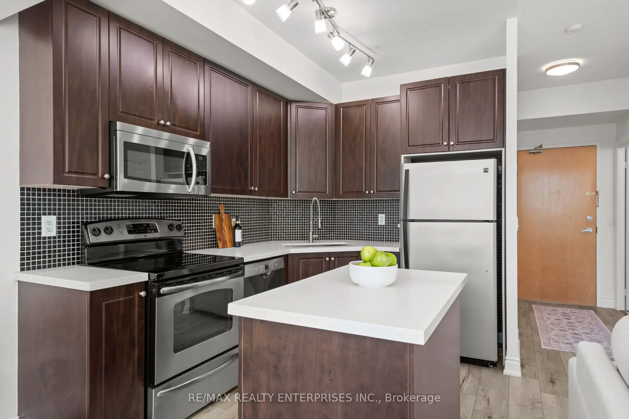 220 Burnhamthorpe Road W, #916