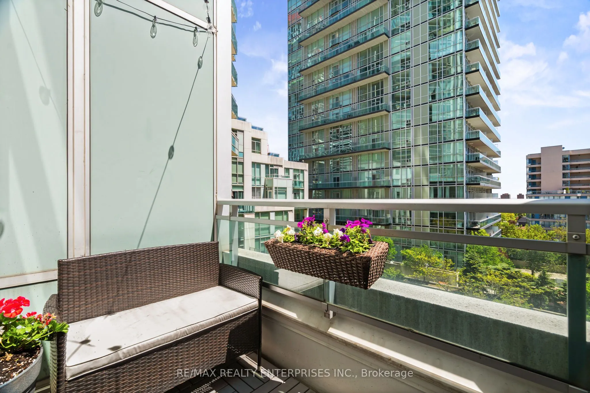 220 Burnhamthorpe Road W, #916