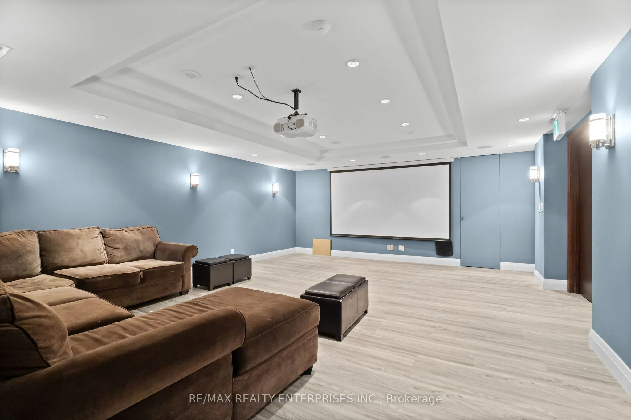 220 Burnhamthorpe Road W, #916