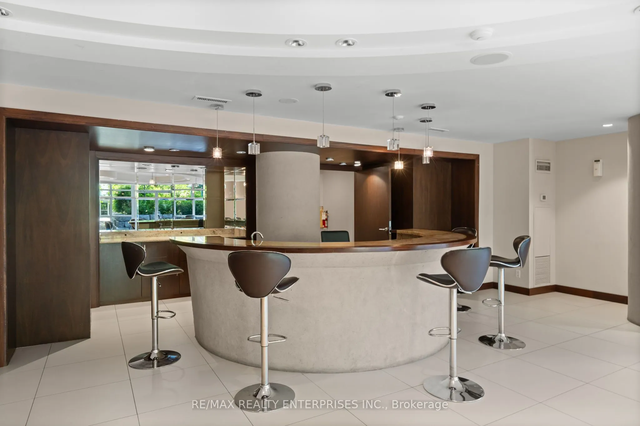 220 Burnhamthorpe Road W, #916