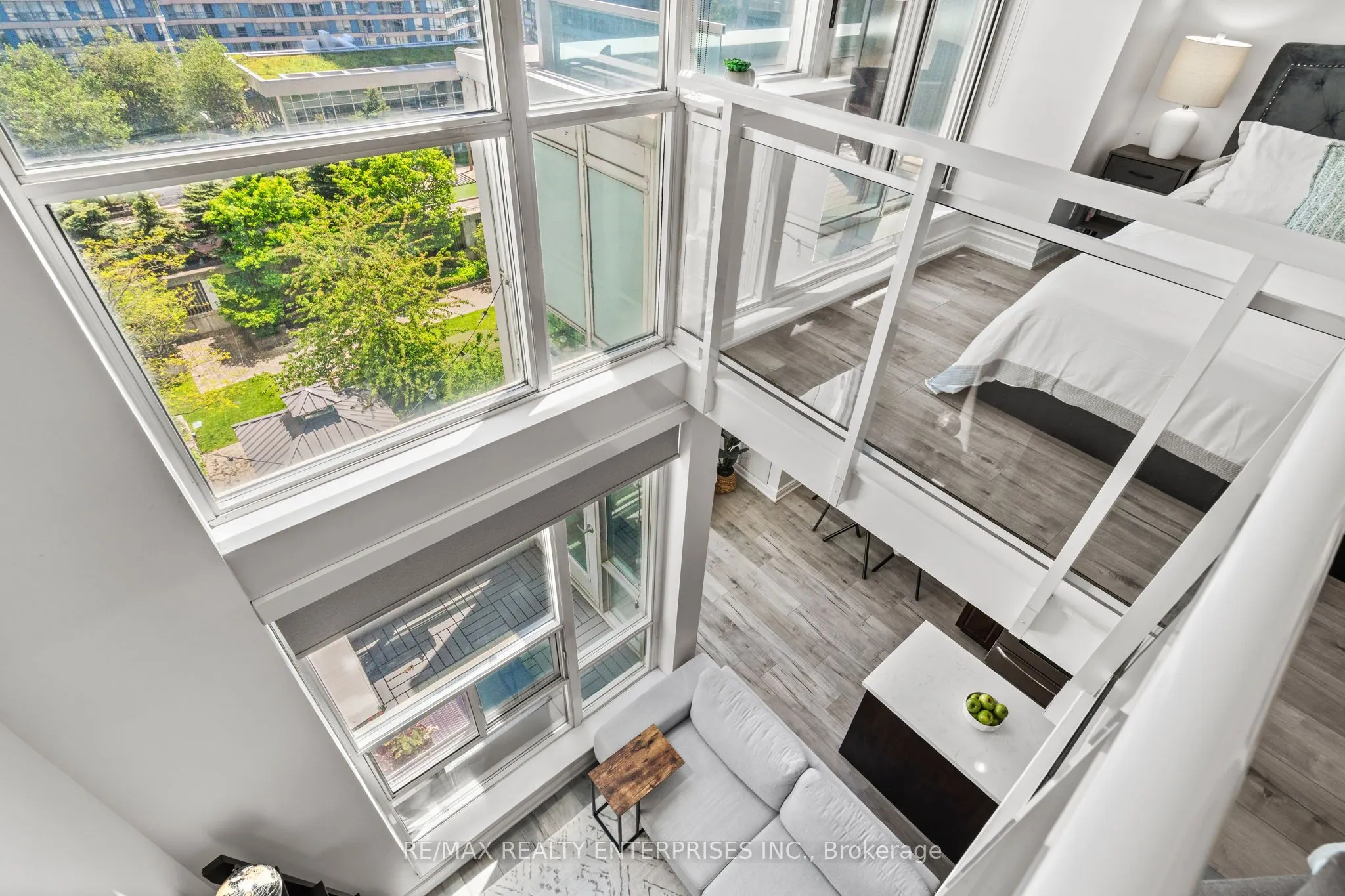 220 Burnhamthorpe Road W, #916