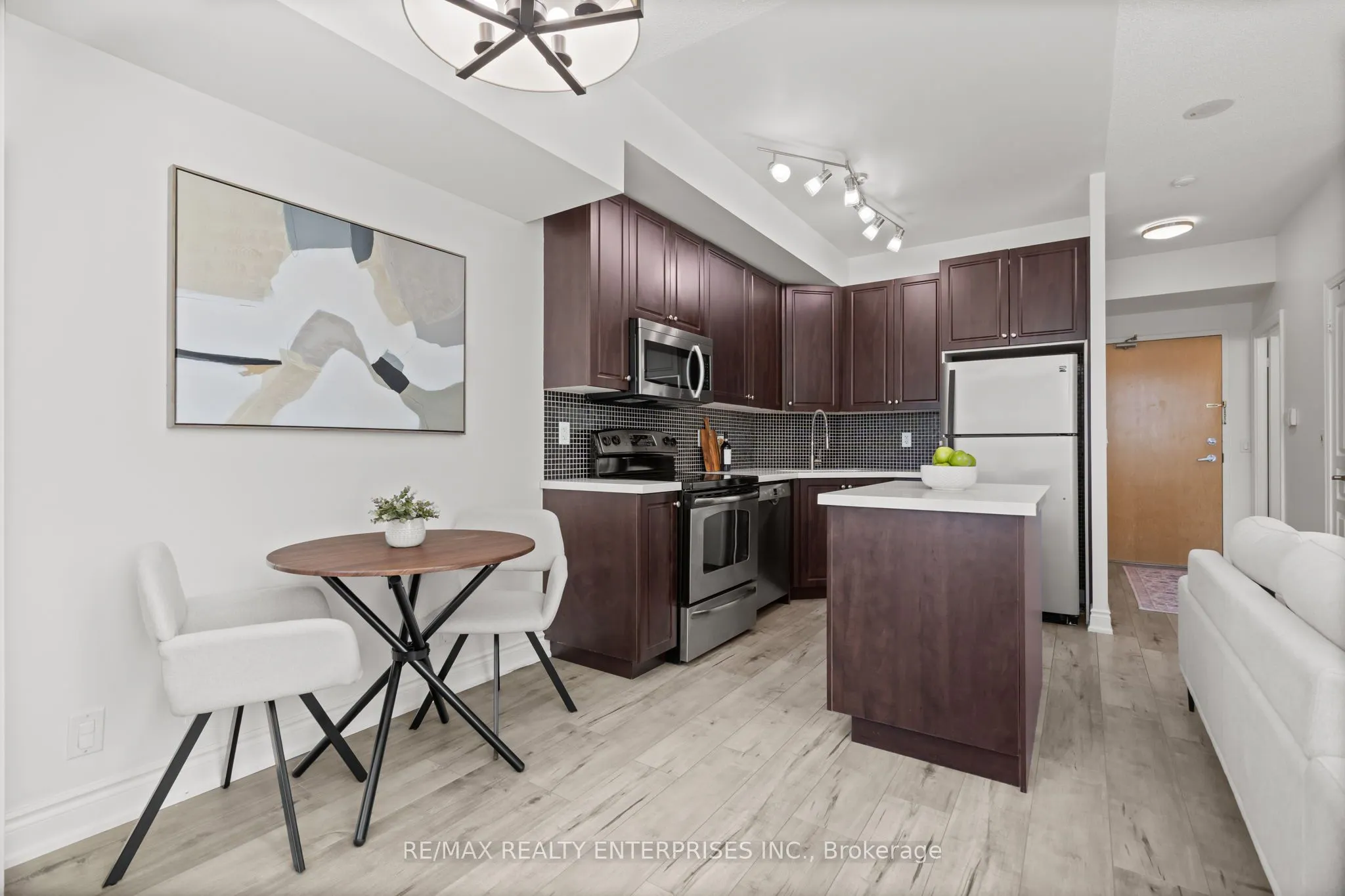 220 Burnhamthorpe Road W, #916