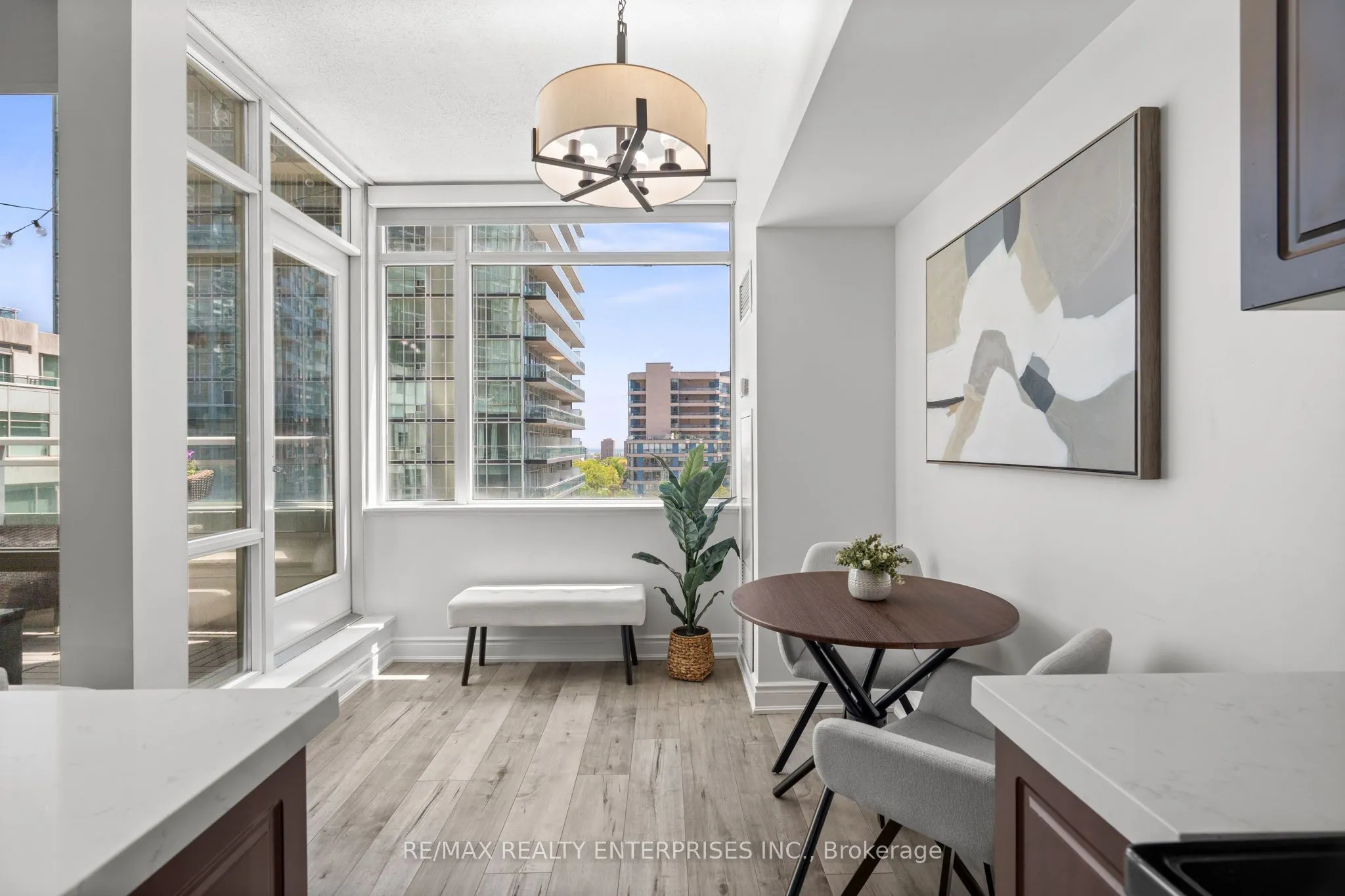 220 Burnhamthorpe Road W, #916