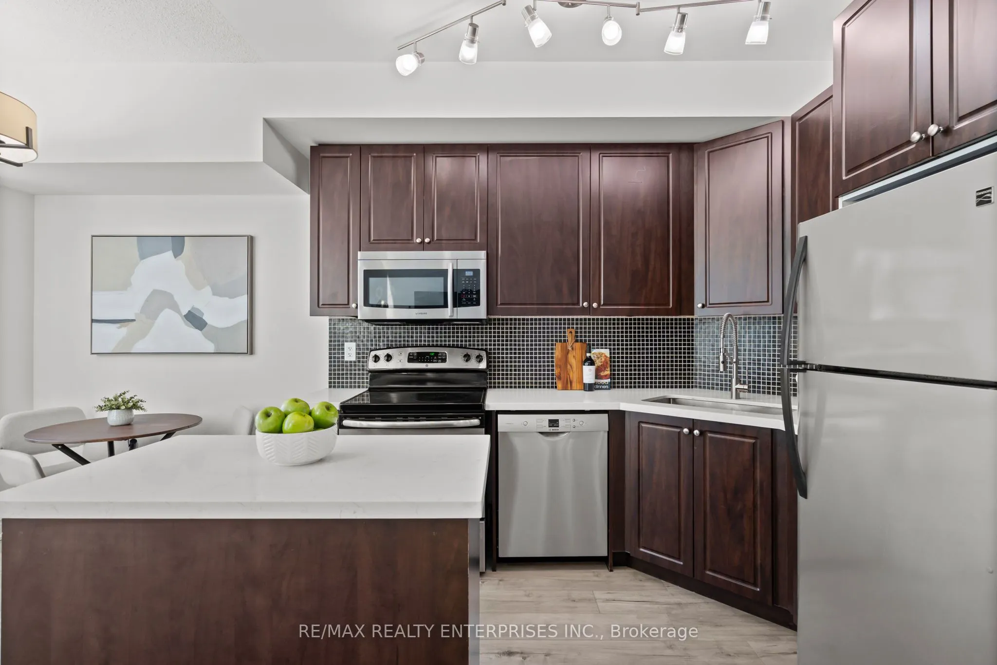 220 Burnhamthorpe Road W, #916