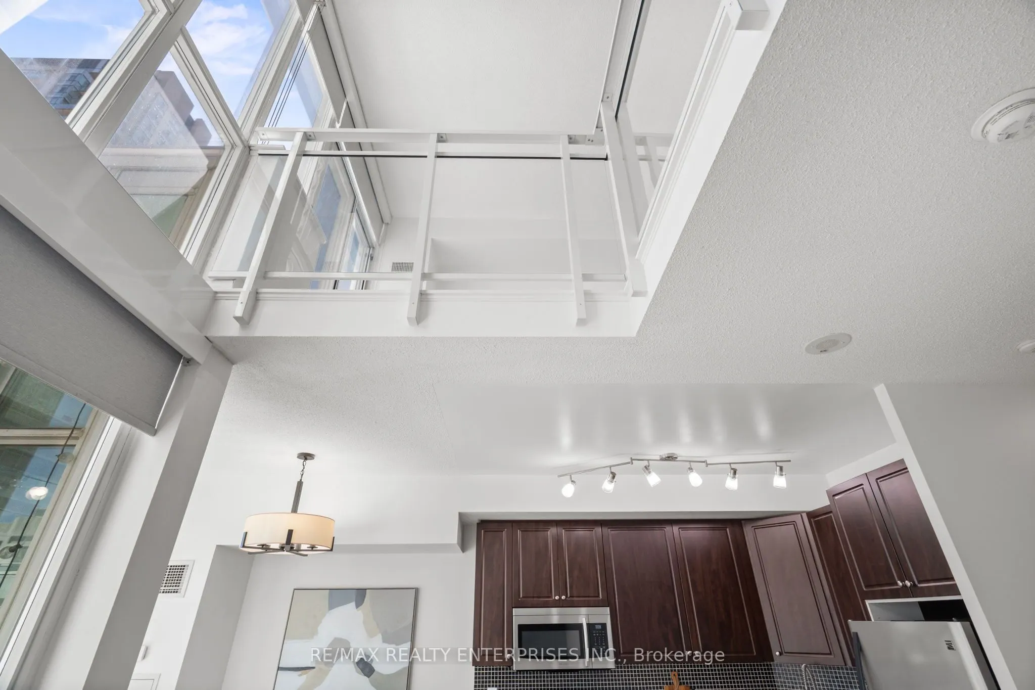 220 Burnhamthorpe Road W, #916