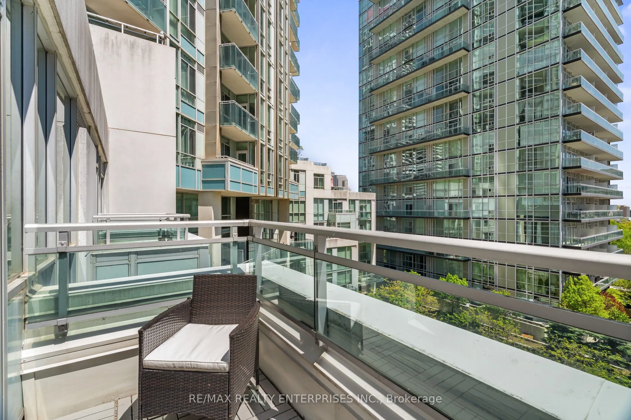220 Burnhamthorpe Road W, #916
