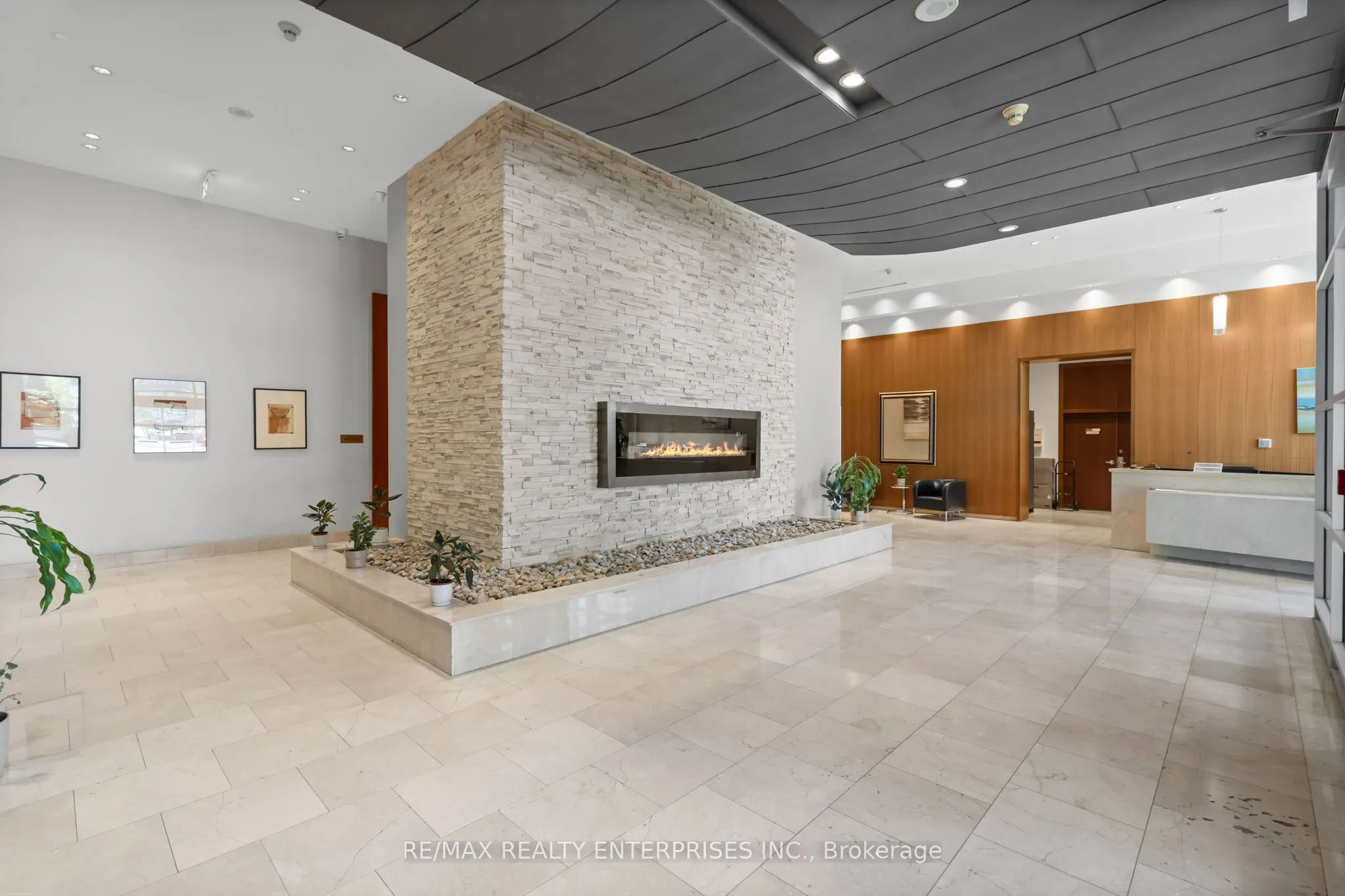 220 Burnhamthorpe Road W, #916
