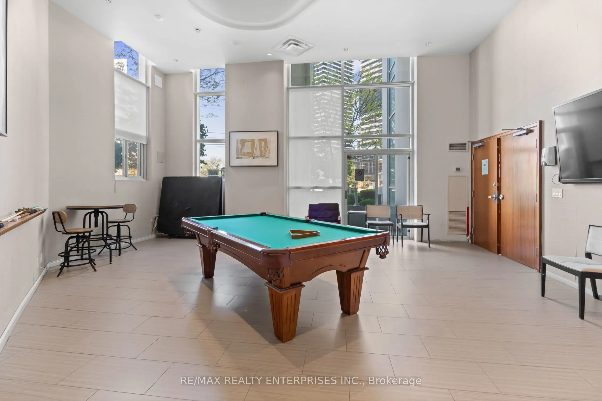 220 Burnhamthorpe Road W, #916