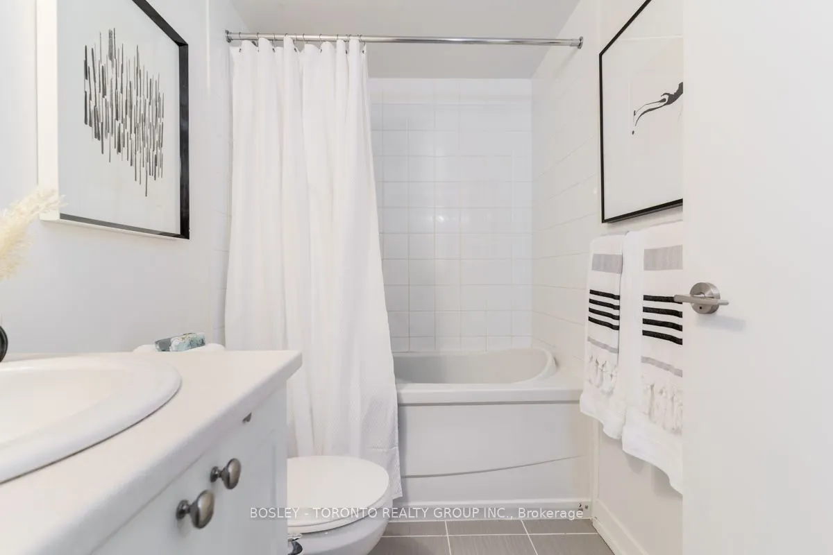 812 Lansdowne Avenue, #720
