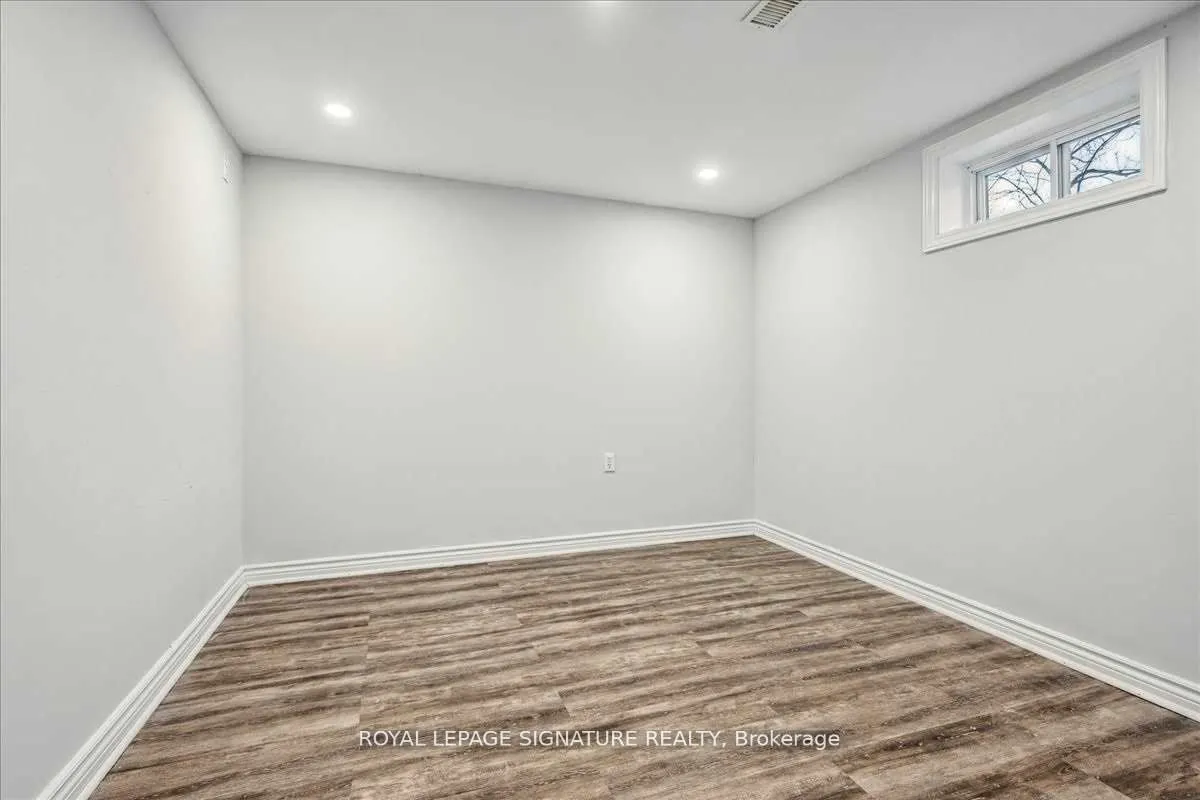 2438 Padstow Crescent