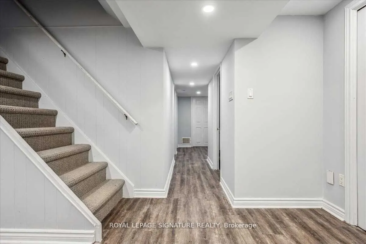 2438 Padstow Crescent