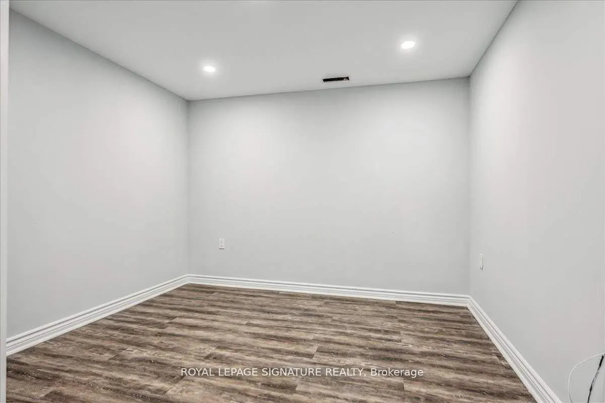 2438 Padstow Crescent