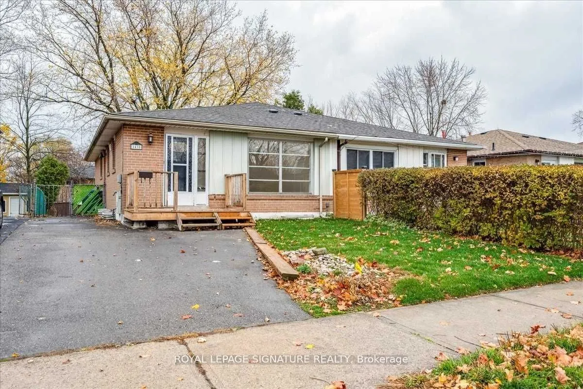 2438 Padstow Crescent