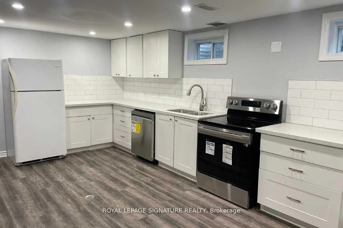 2438 Padstow Crescent