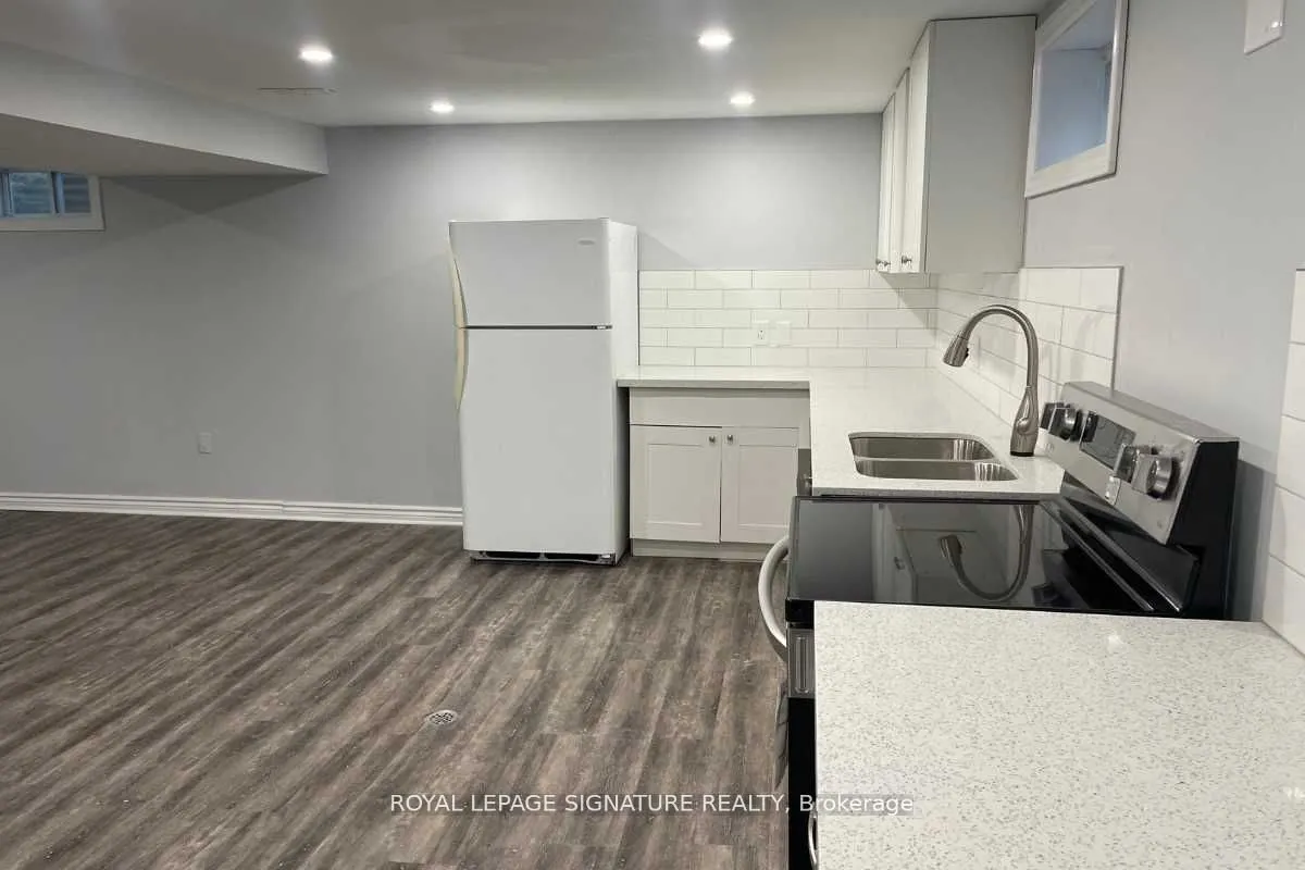 2438 Padstow Crescent