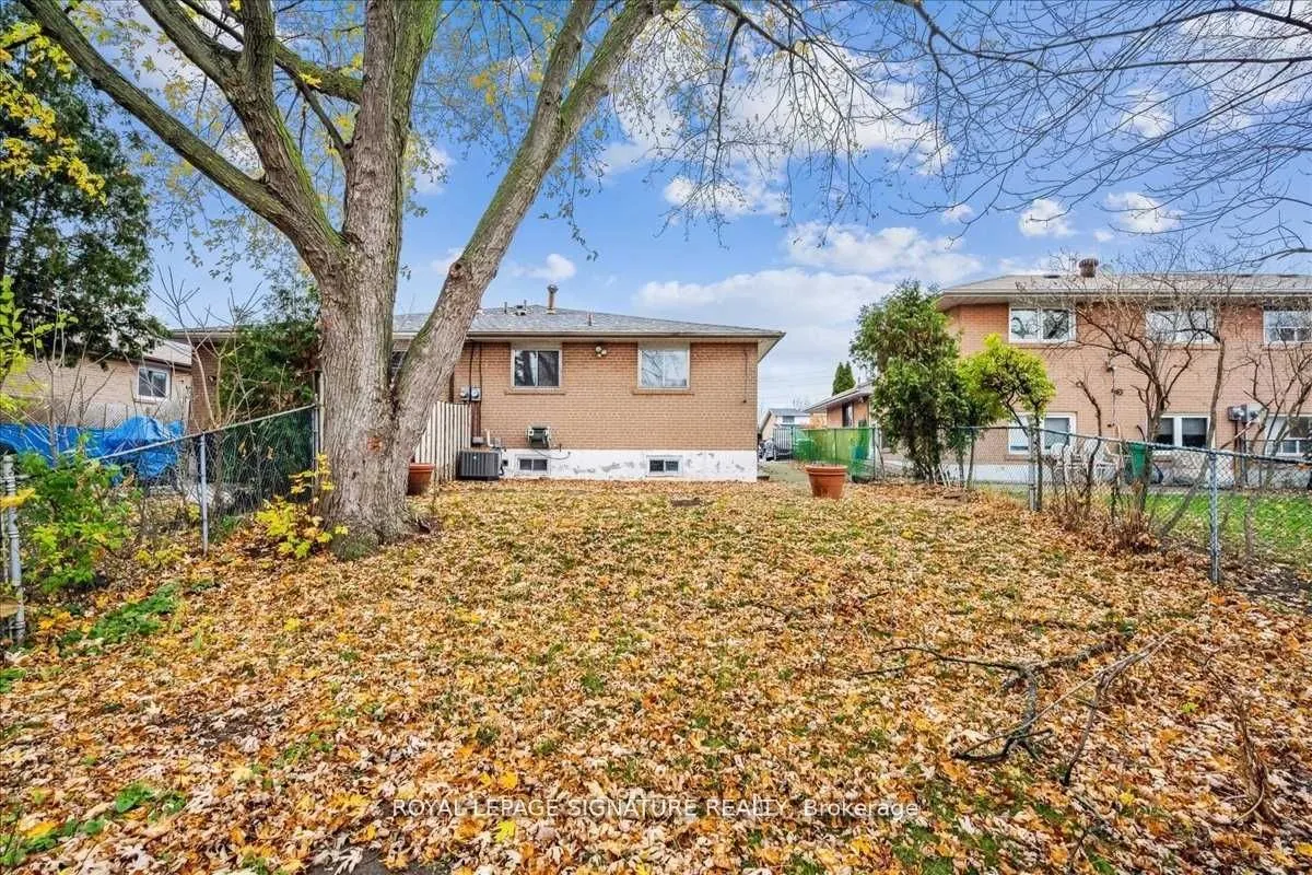 2438 Padstow Crescent