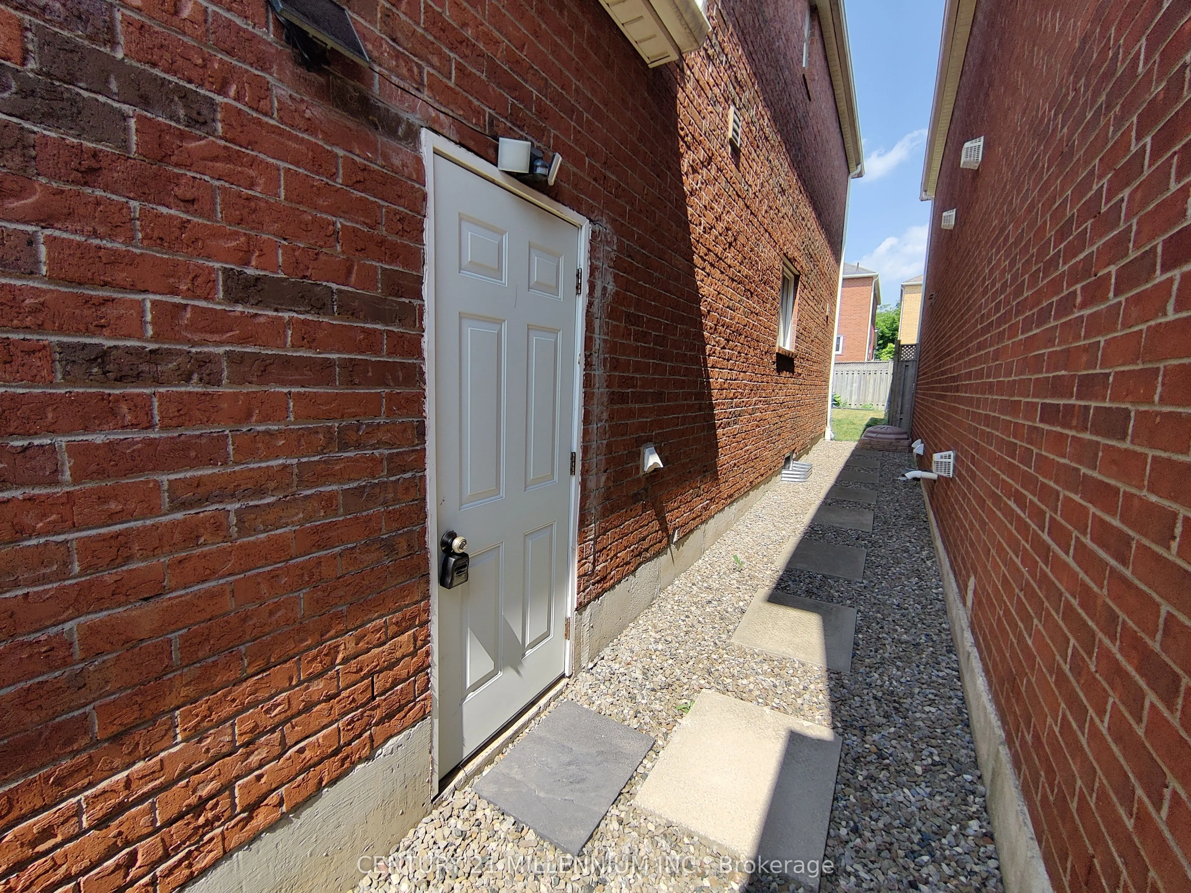 325 Marshall Crescent