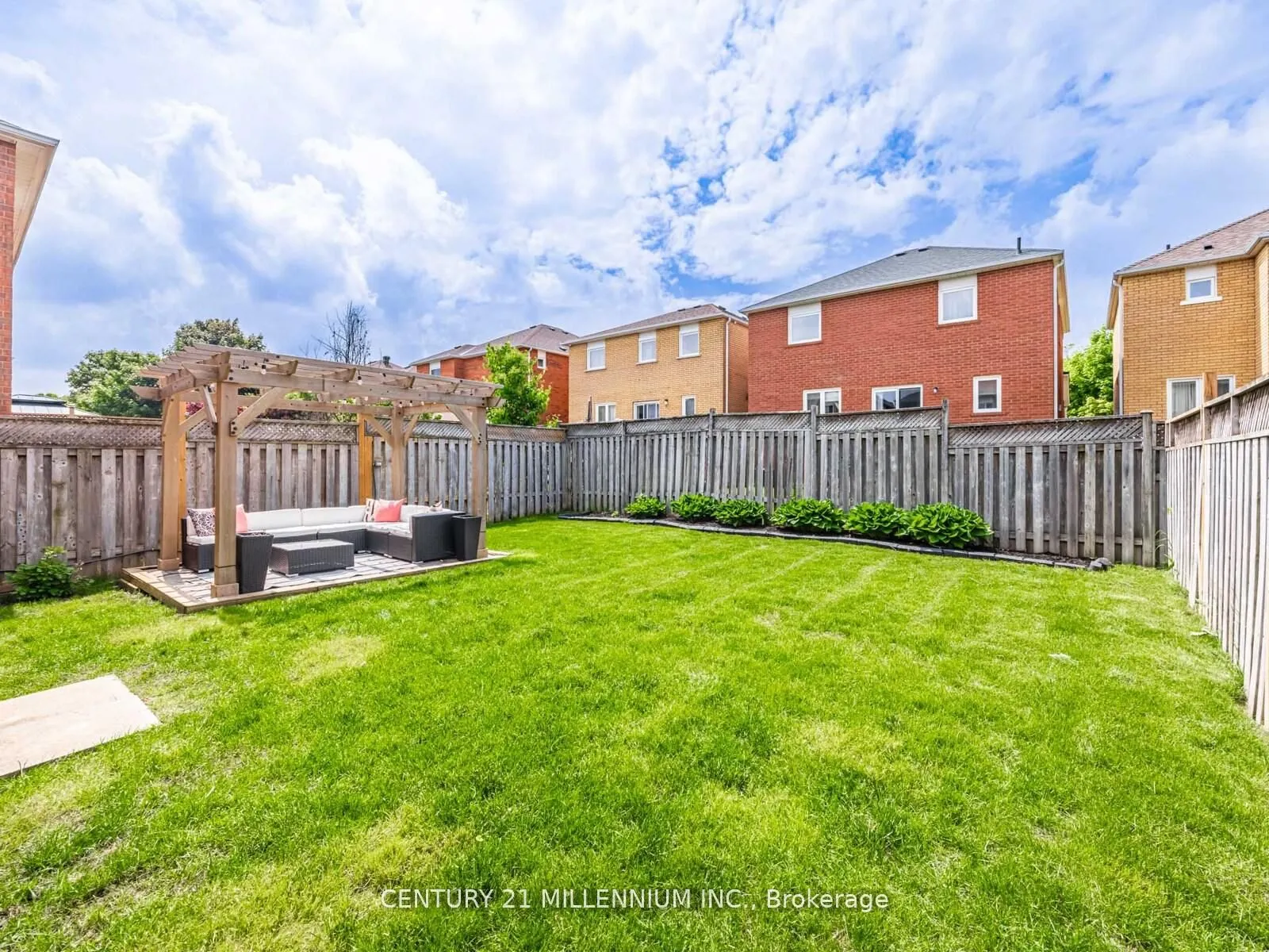 325 Marshall Crescent