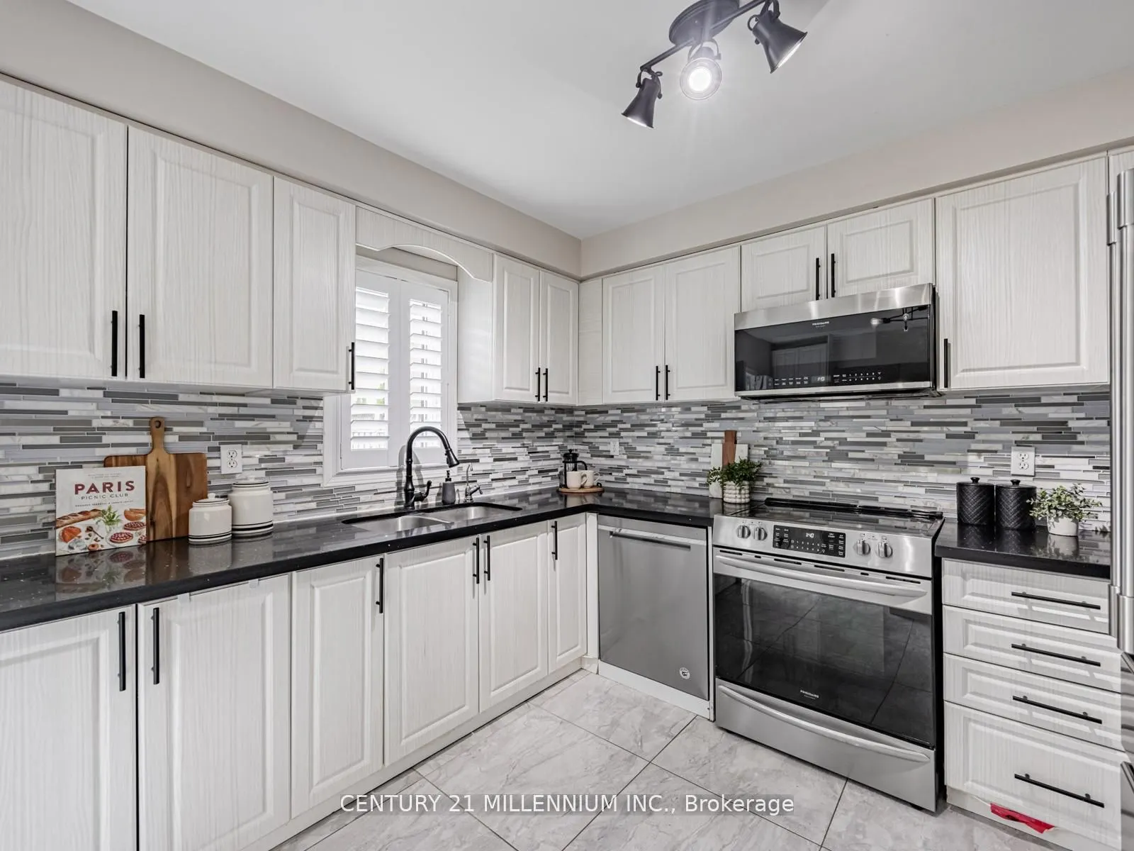 325 Marshall Crescent