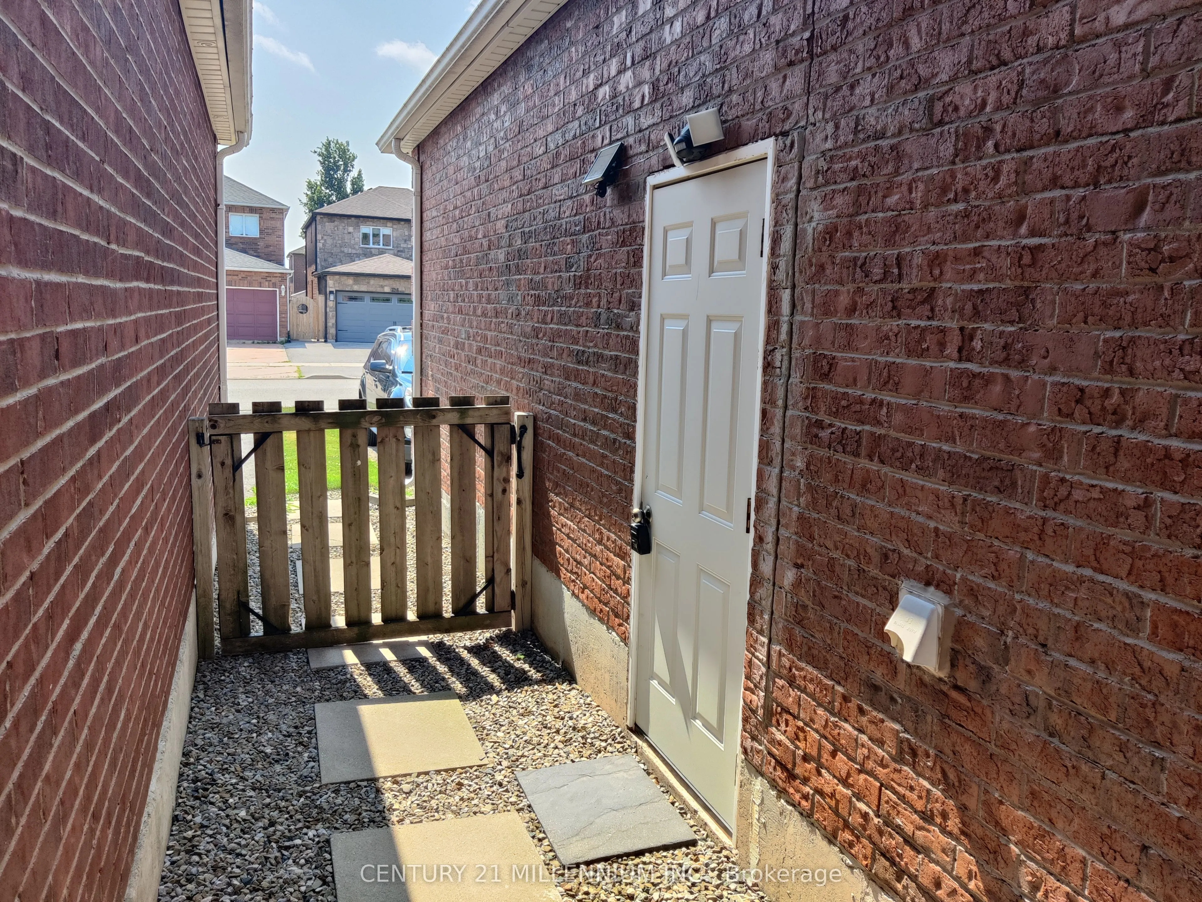 325 Marshall Crescent