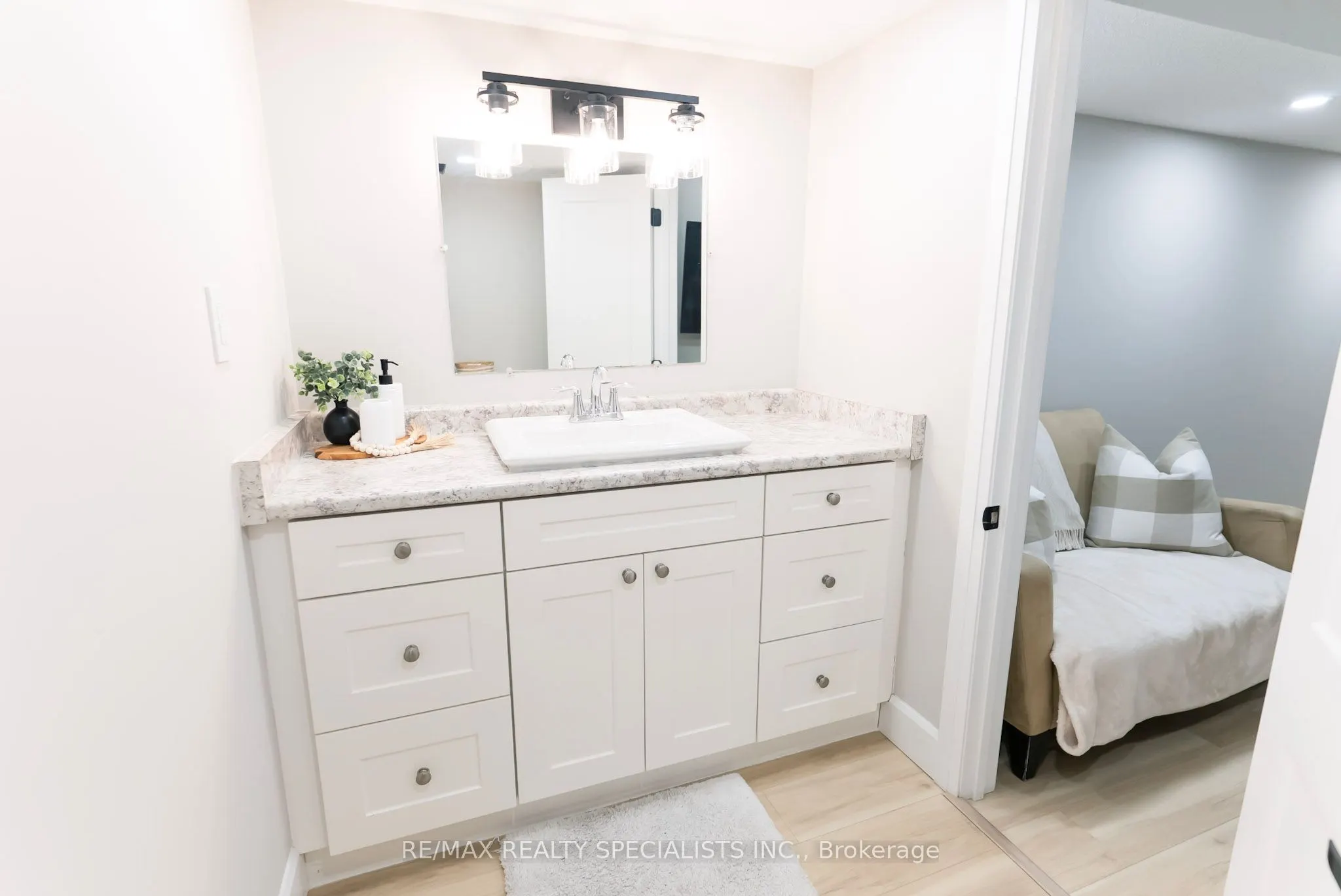 2120 Rathburn Road, #102