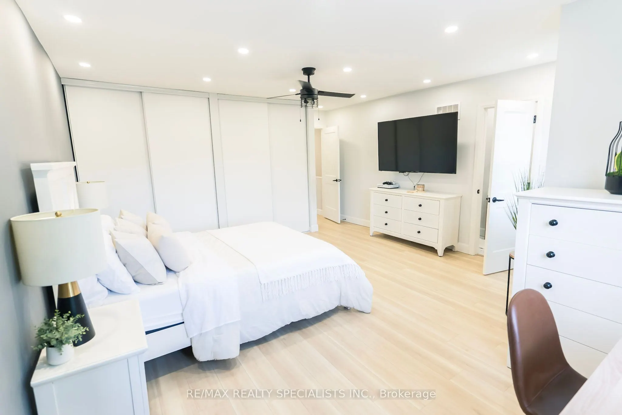 2120 Rathburn Road, #102