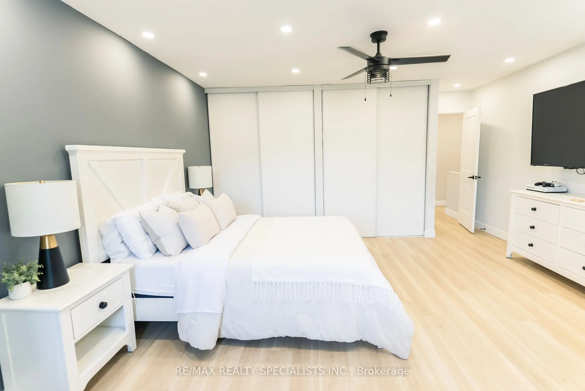 2120 Rathburn Road, #102