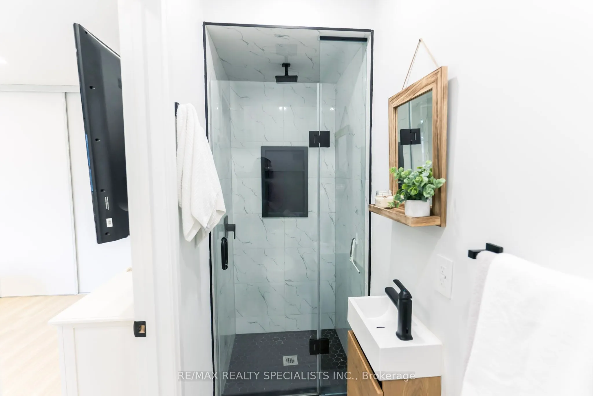 2120 Rathburn Road, #102